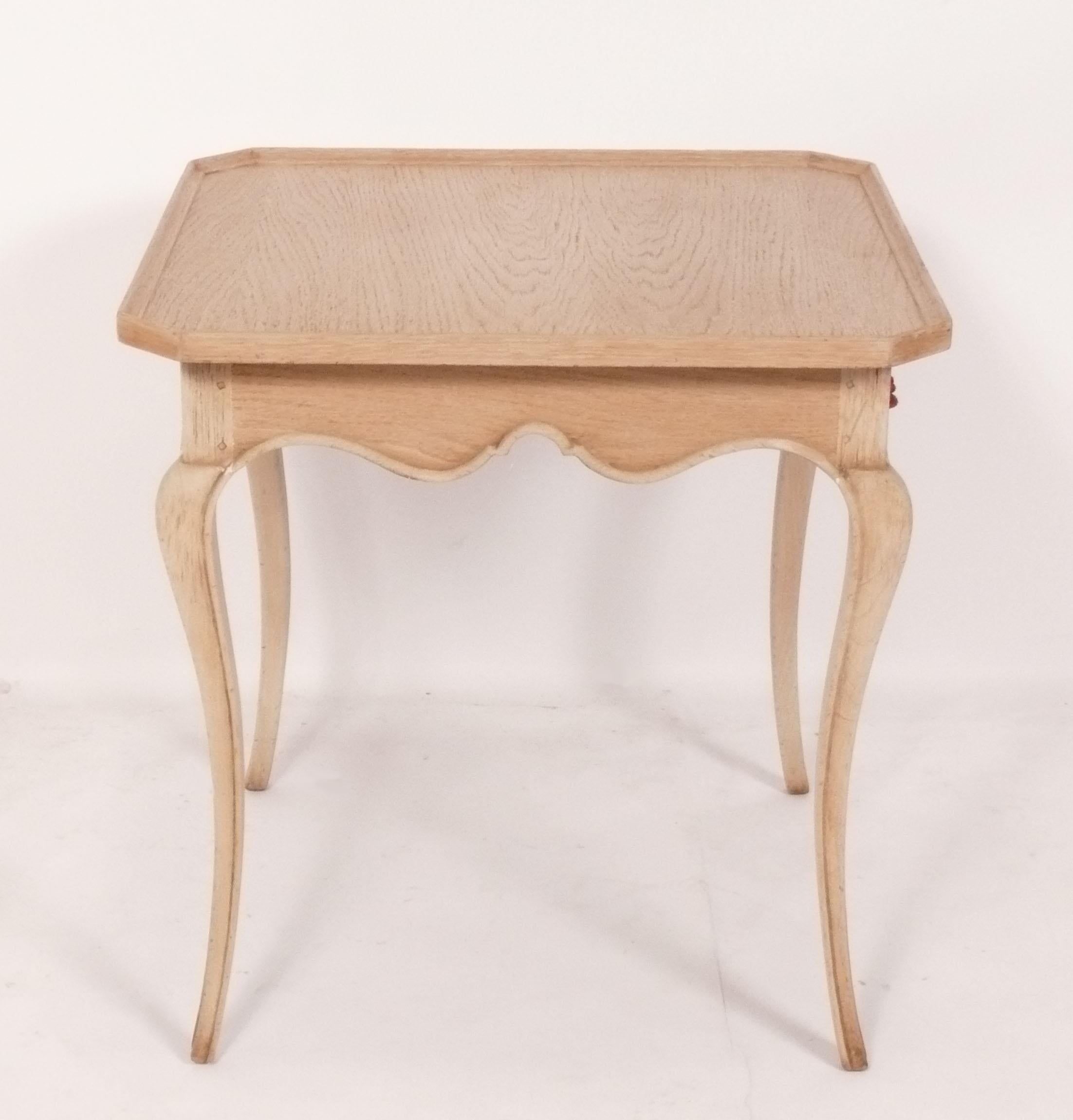 French Bleached Oak End Table In Good Condition For Sale In Atlanta, GA