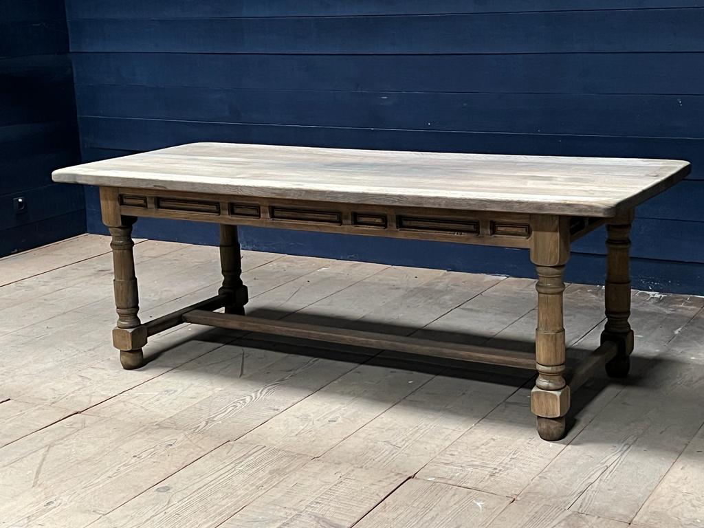 French Bleached Oak Farmhouse Dining Table  In Good Condition In Seaford, GB