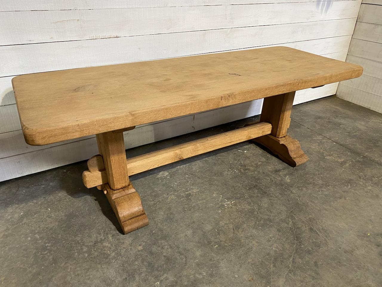 French Bleached Oak Farmhouse Dining Table In Good Condition For Sale In Seaford, GB