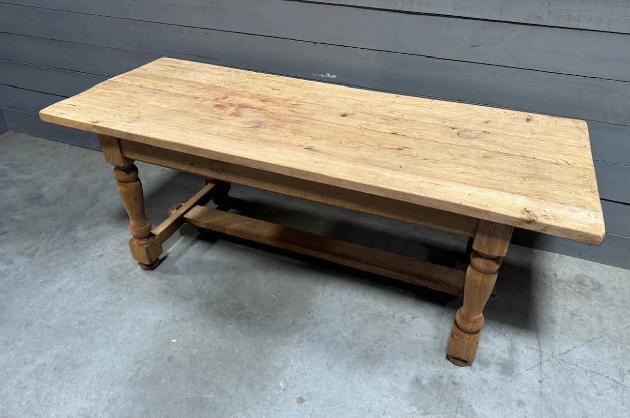 French Bleached Oak Farmhouse Dining Table  In Good Condition For Sale In Seaford, GB