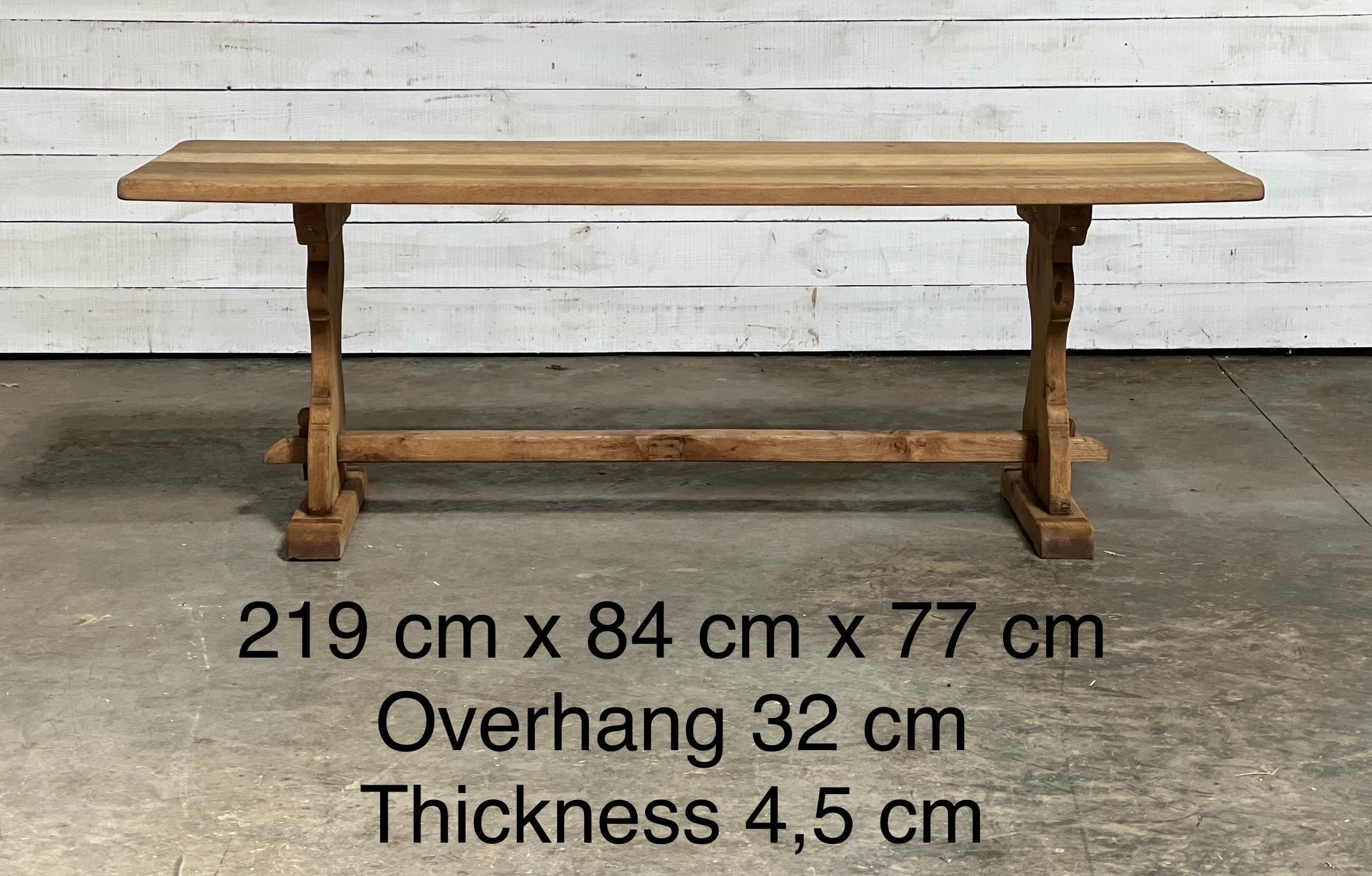 French Bleached Oak Farmhouse Dining Table  In Good Condition For Sale In Seaford, GB
