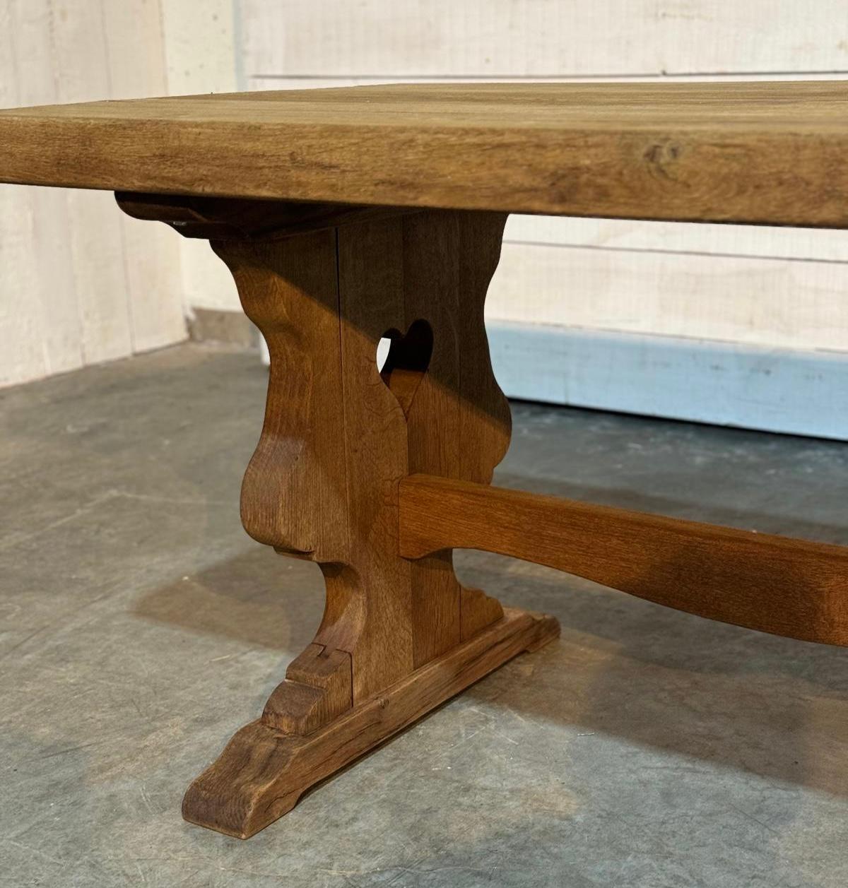 French Bleached Oak Farmhouse Dining Table (hearts) For Sale 7