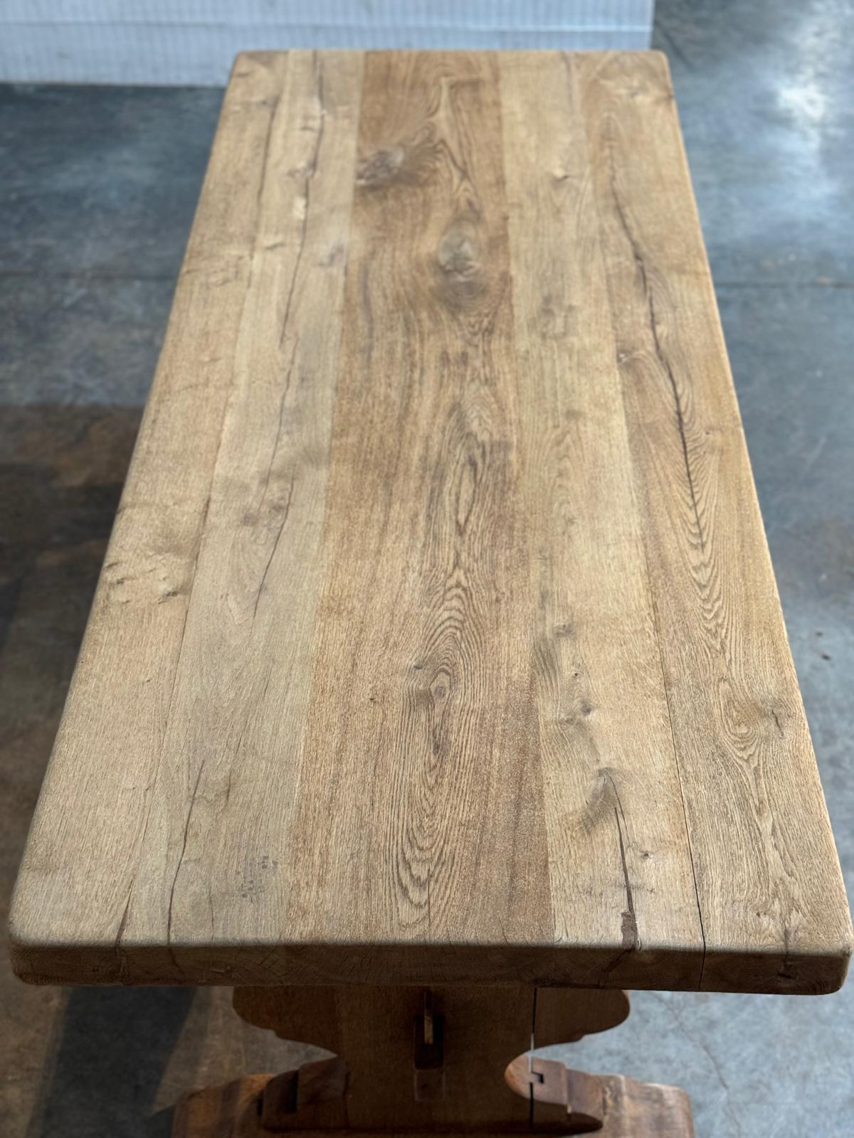 French Bleached Oak Farmhouse Dining Table (hearts) In Good Condition For Sale In Seaford, GB