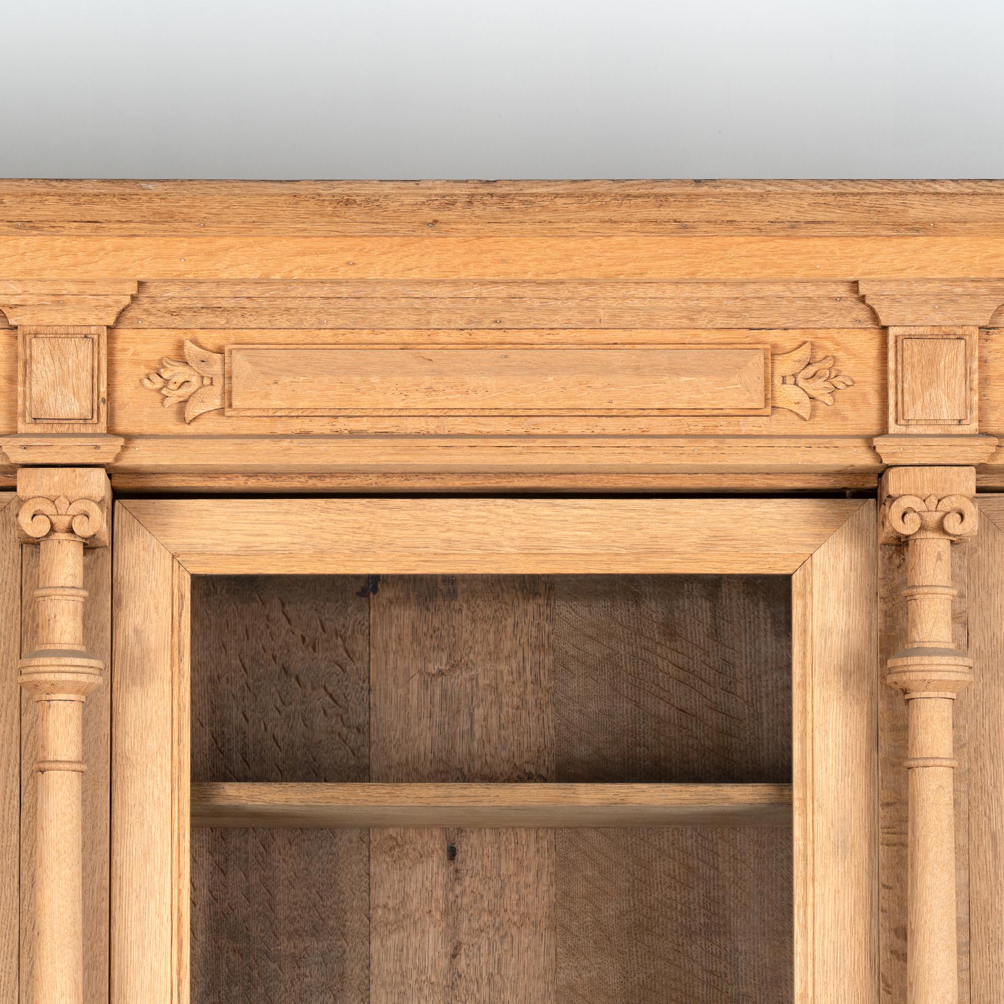 French Bleached Oak Large Bookcase Display Cabinet, circa 1920 For Sale 4