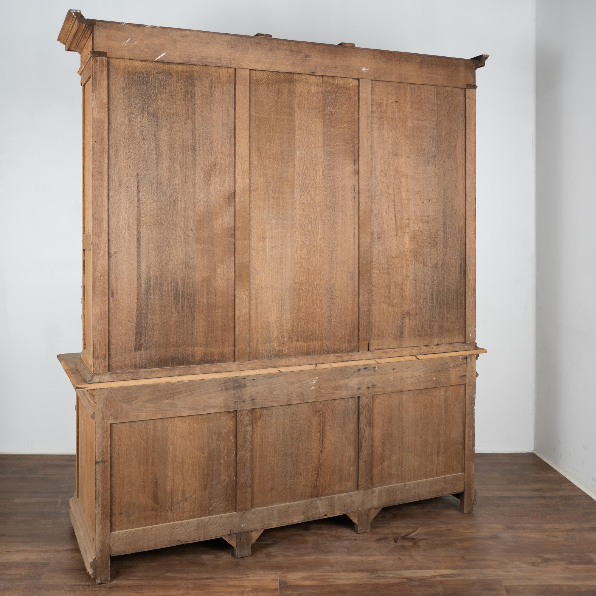 French Bleached Oak Large Bookcase Display Cabinet, circa 1920 For Sale 6