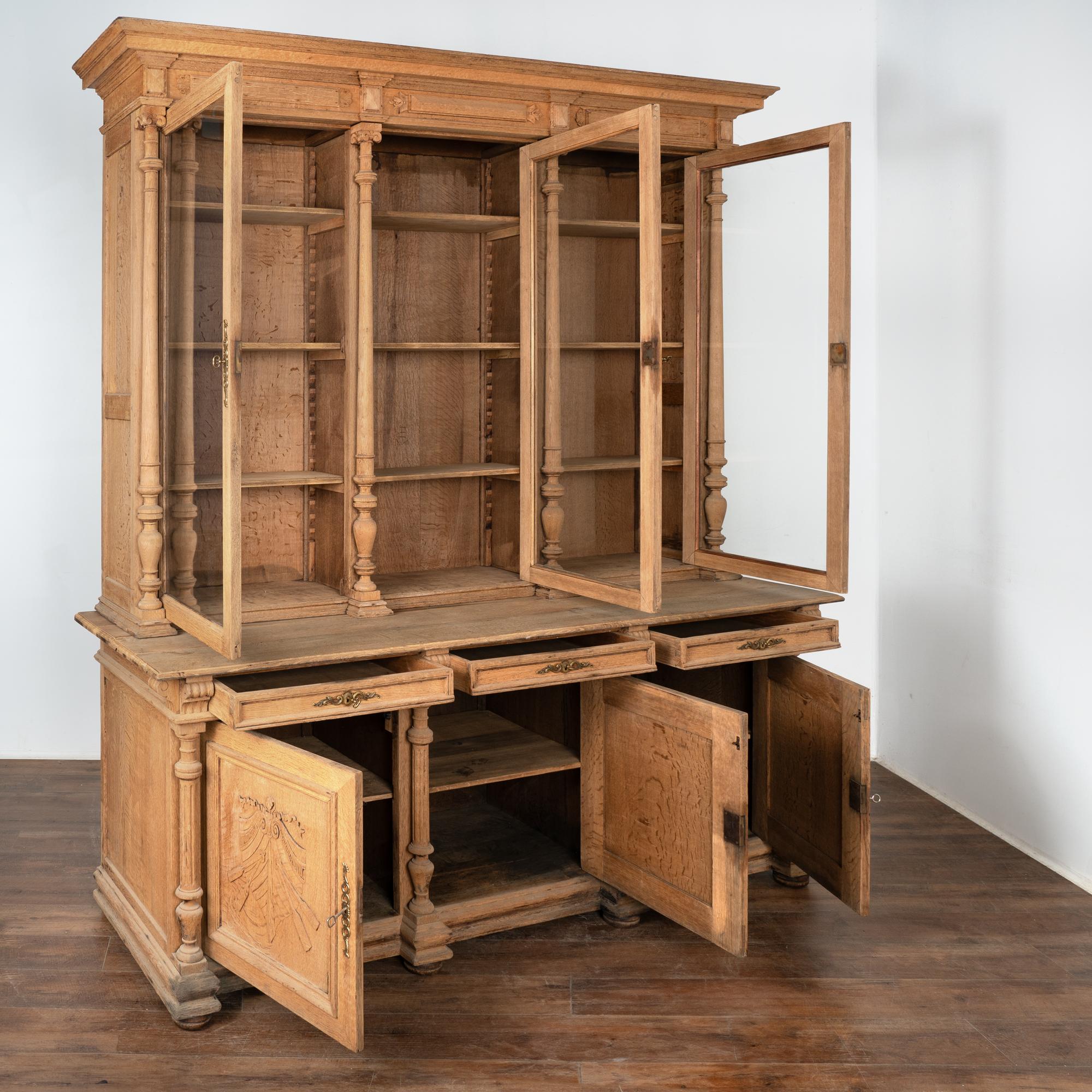 French Bleached Oak Large Bookcase Display Cabinet, circa 1920 For Sale 1
