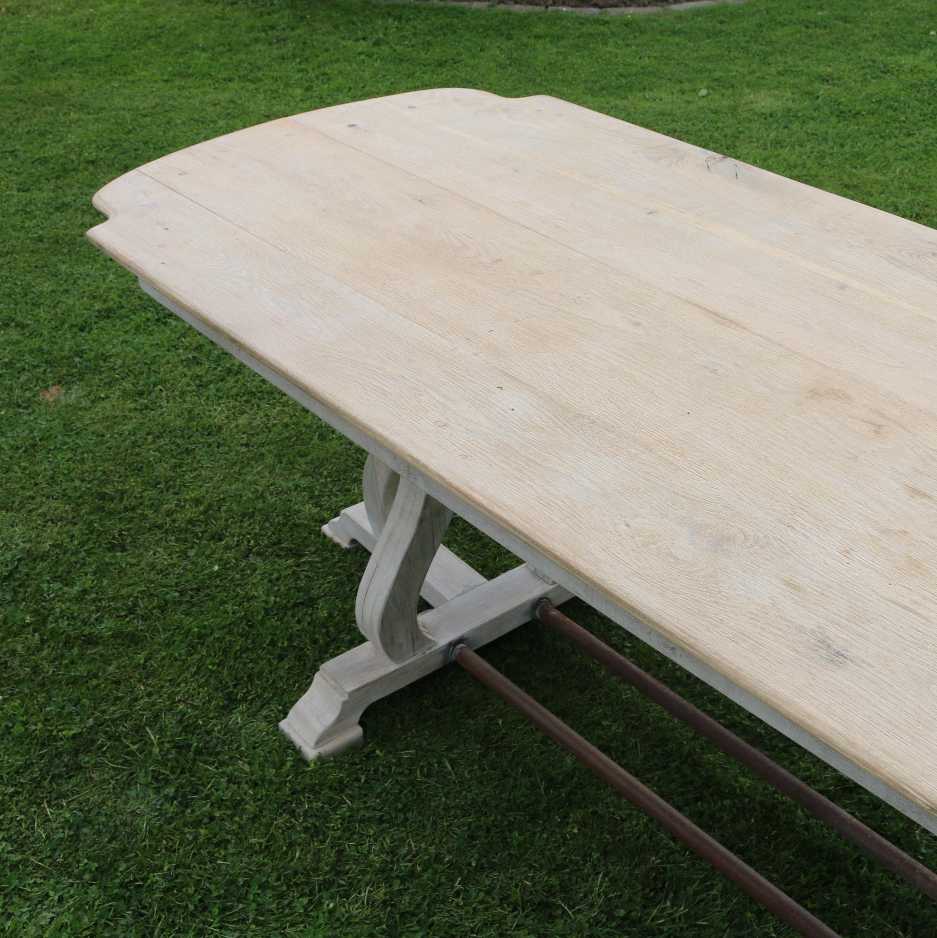 French Bleached Oak Monastery Table In Good Condition In Leamington Spa, Warwickshire