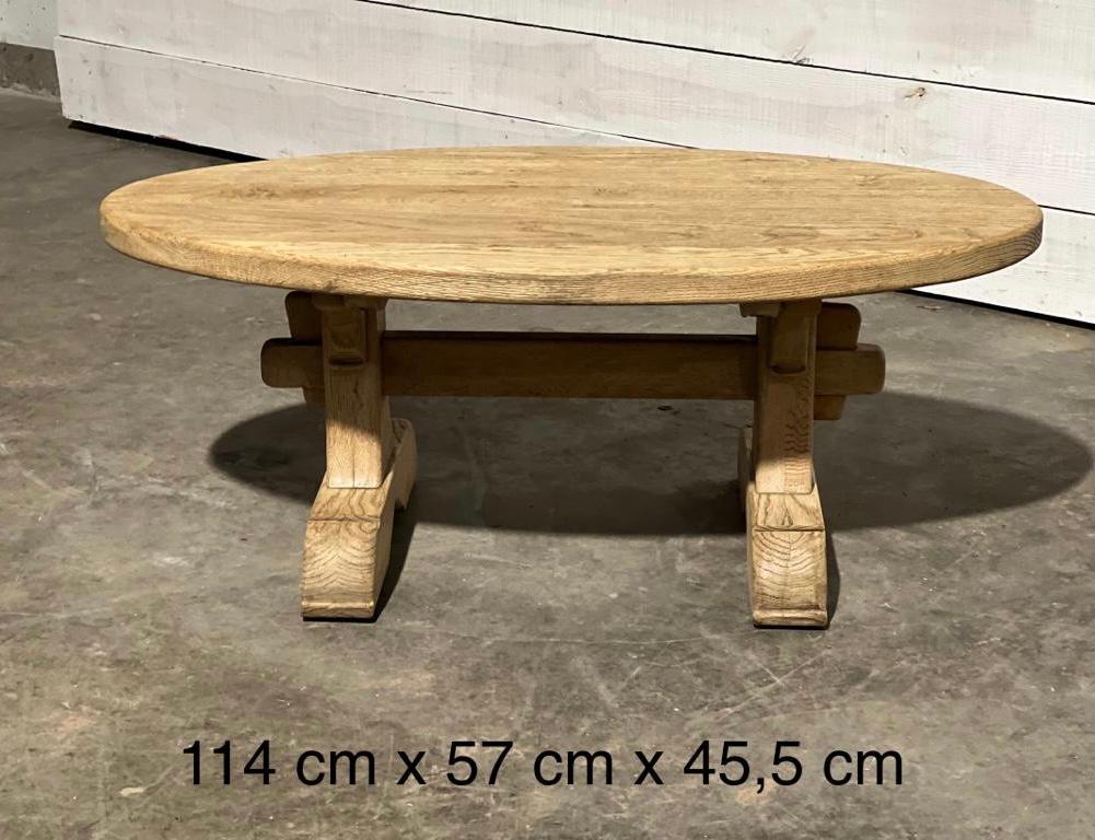 Table basse ovale en chêne blanchi français  Bon état - En vente à Seaford, GB