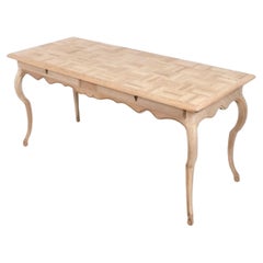 Bureau français en parquet de chêne blanchi