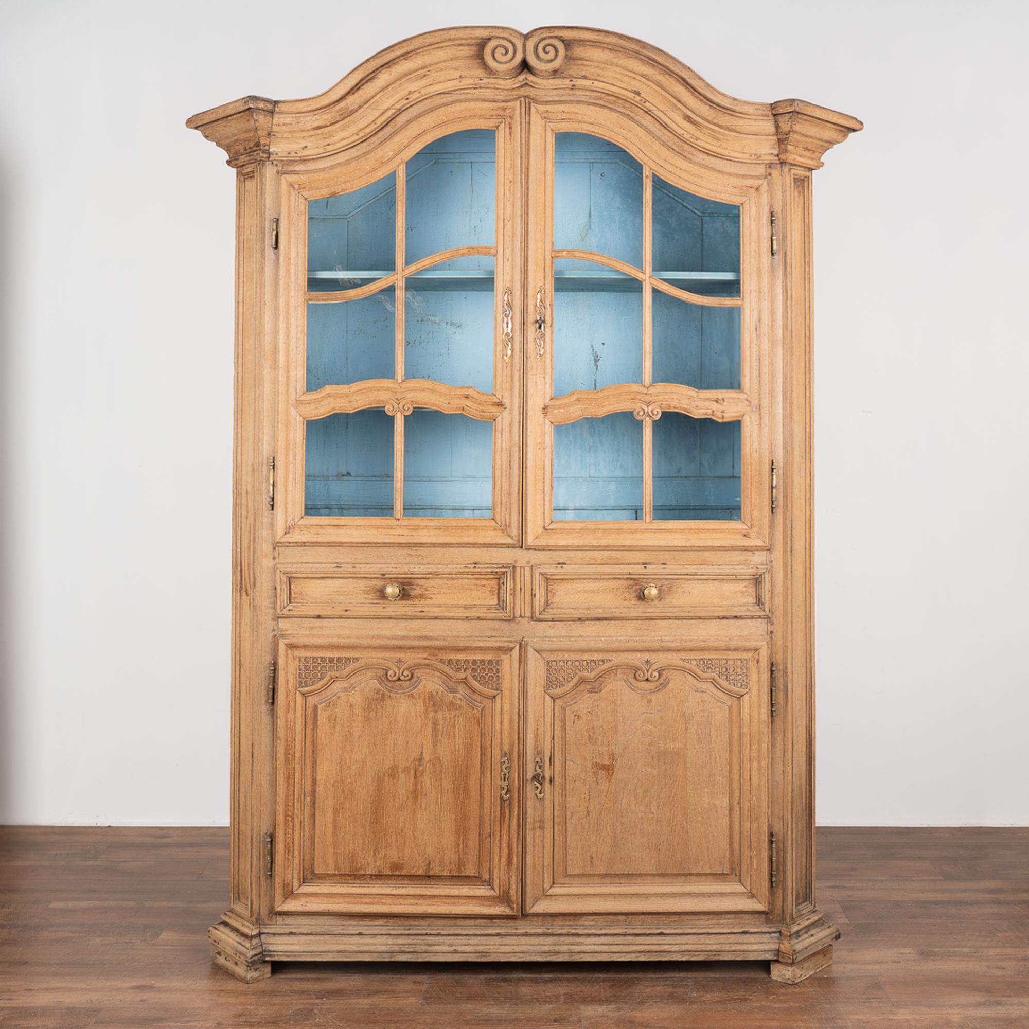 French Bleached Oak Vitrine Cabinet, circa 1770-1800 In Good Condition In Round Top, TX