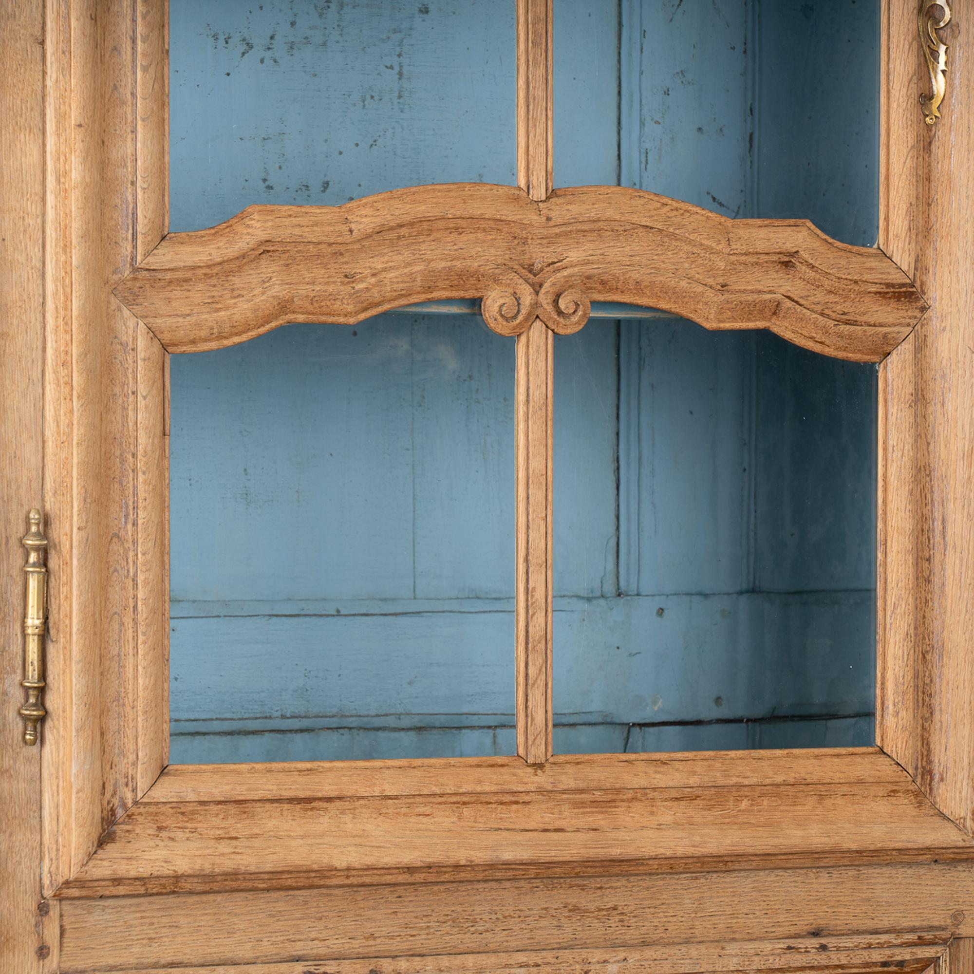 French Bleached Oak Vitrine Cabinet, circa 1770-1800 2