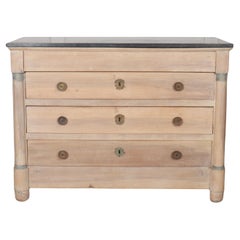 Commode en noyer blanchi