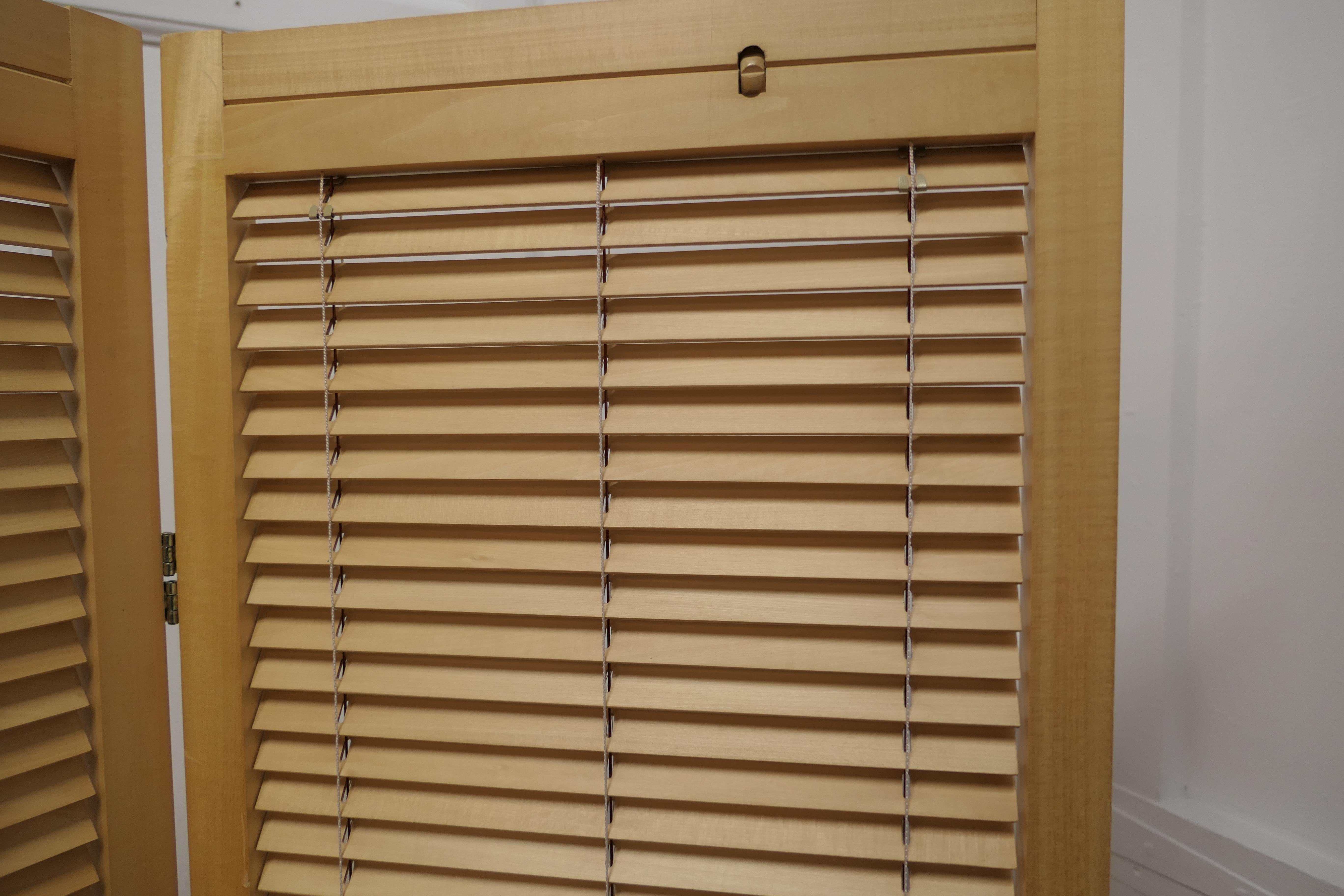 French Blonde Beech Louvered Screen Room Divider the Screen Has 3 Folds In Good Condition For Sale In Chillerton, Isle of Wight