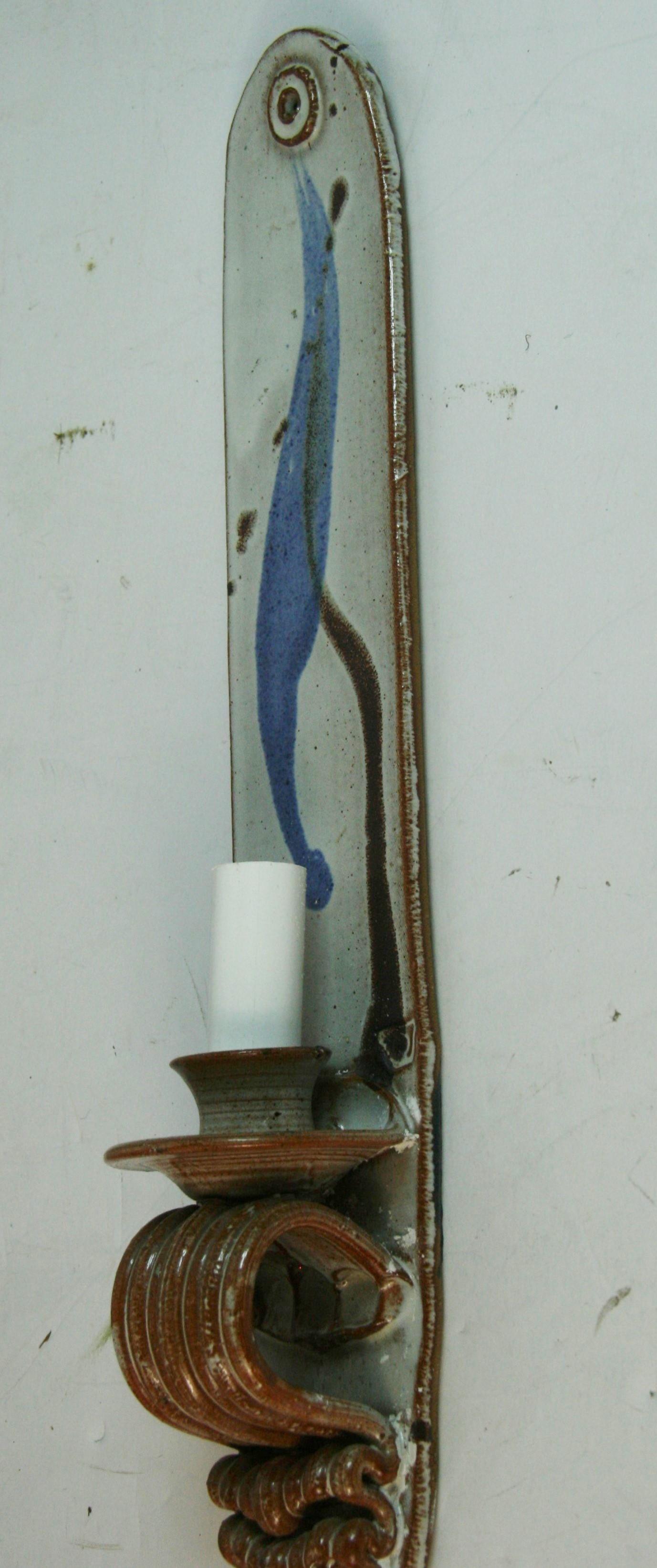 Paire d'appliques en porcelaine bleue et beige en vente 1