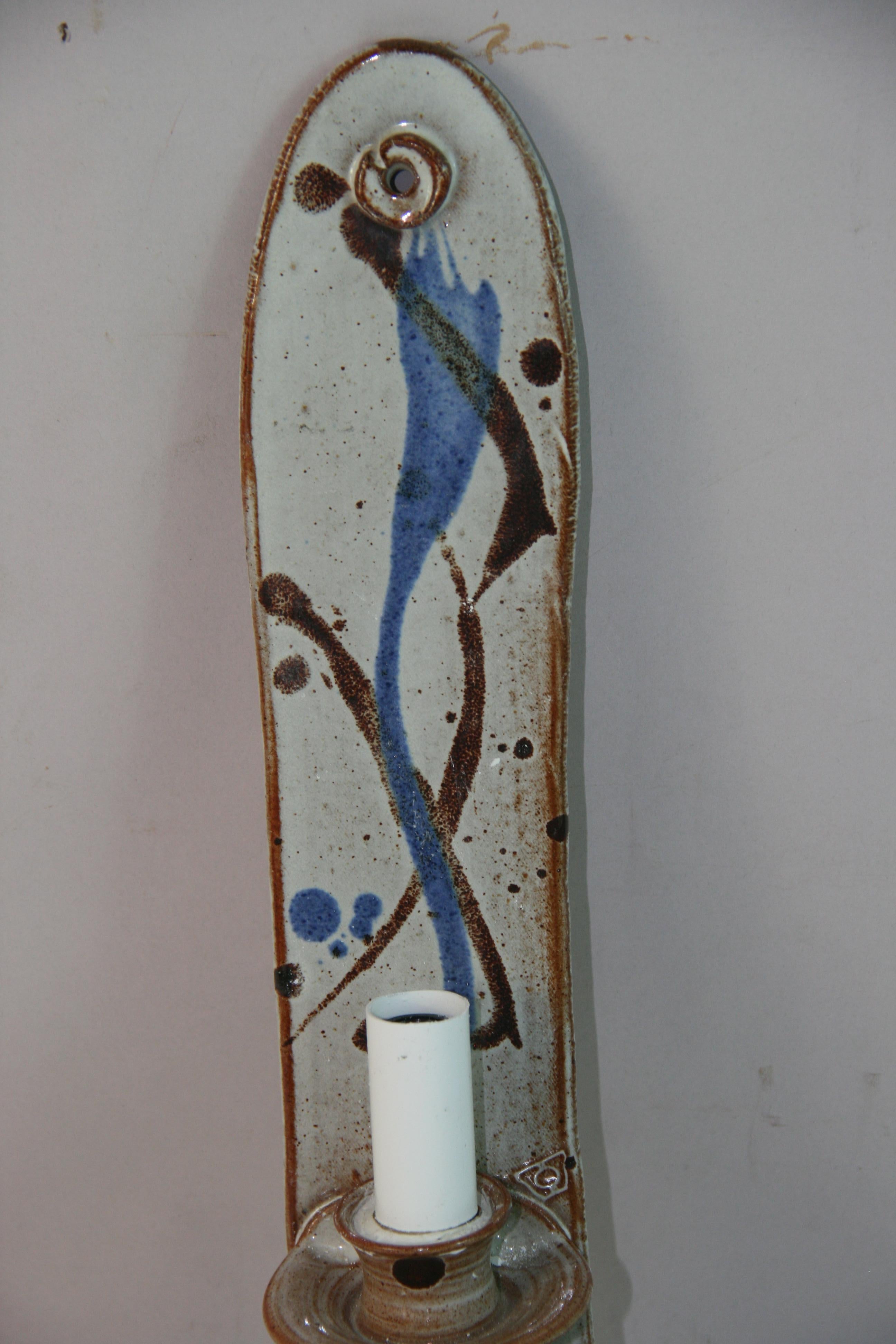 Paire d'appliques en porcelaine bleue et beige en vente 2