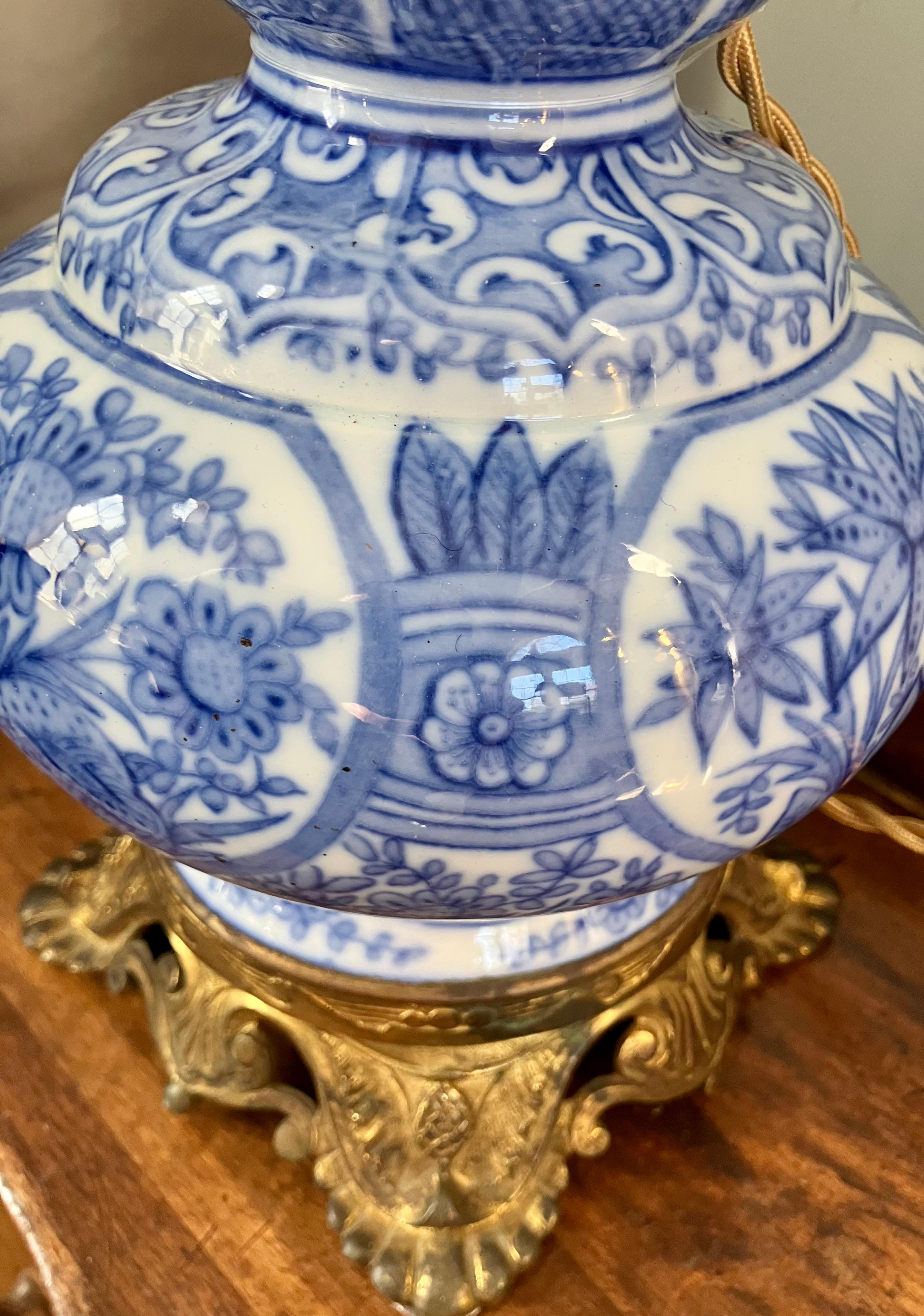Lampada a balaustro in porcellana francese bianca e blu in vendita 2