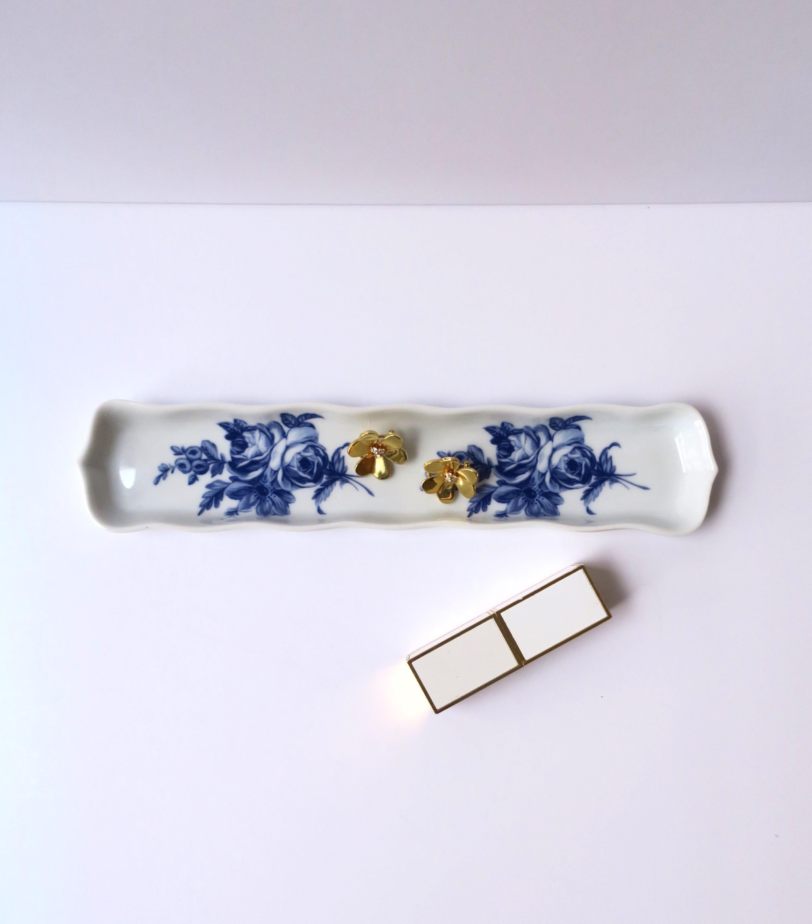 French Blue and White Porcelain Jewelry Dish  In Excellent Condition In New York, NY