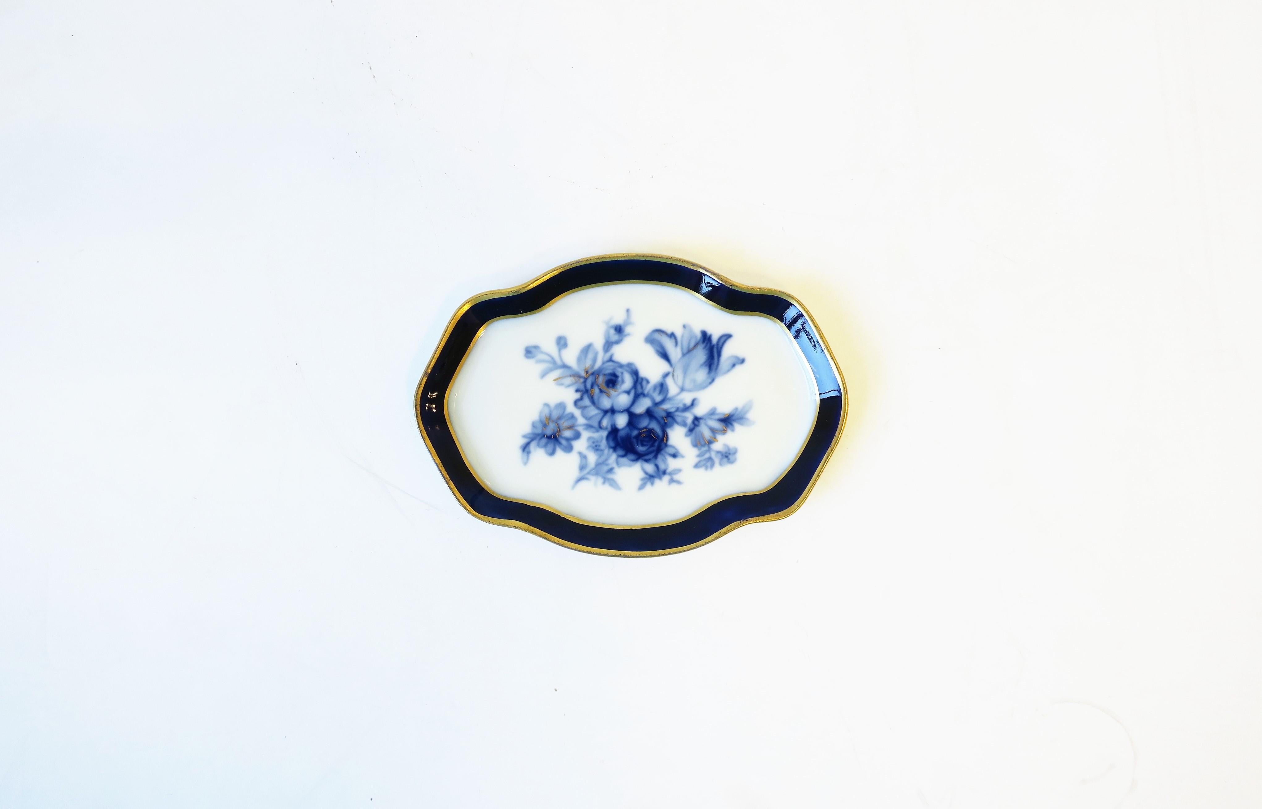 20th Century French Blue and White Porcelain Jewelry Dish in the Rococo Style For Sale