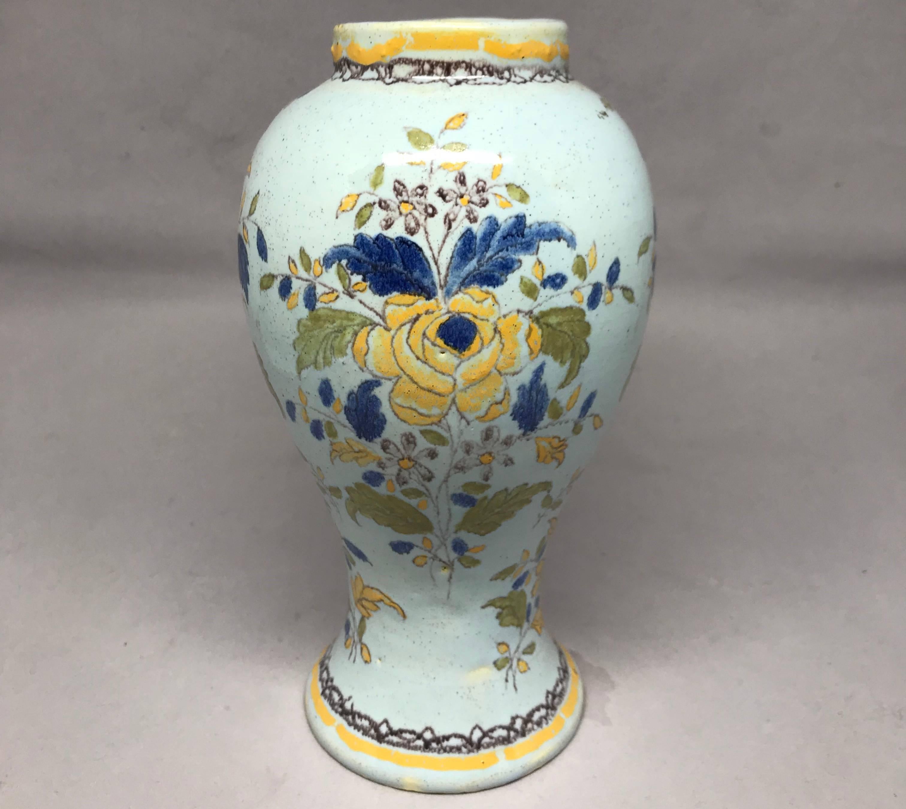Stile provenzale Vaso di faience francese blu e giallo in vendita