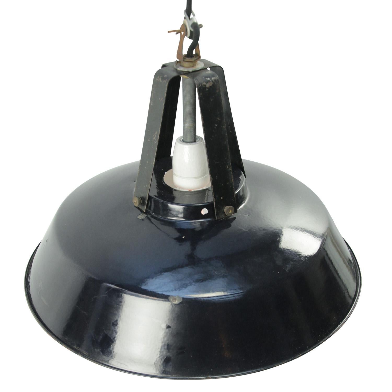 French factory light.
Black iron top with enamel shade.
White inside.

Weight: 1.60 kg / 3.5 lb

Priced per individual item. All lamps have been made suitable by international standards for incandescent light bulbs, energy-efficient and LED bulbs.