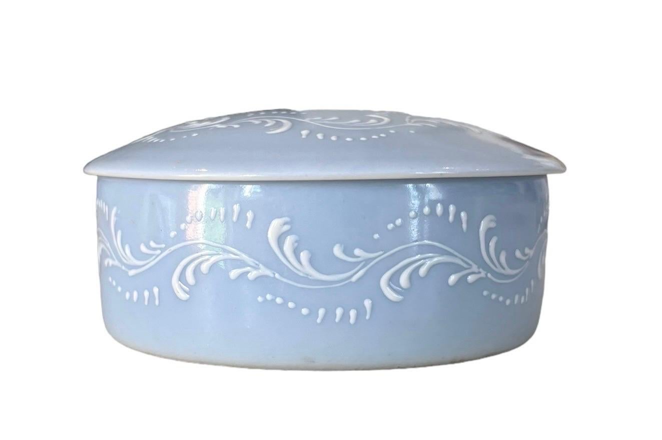 French Blue candy box in Limoges porcelain Baud Paris - France 1930 Art Deco For Sale 2