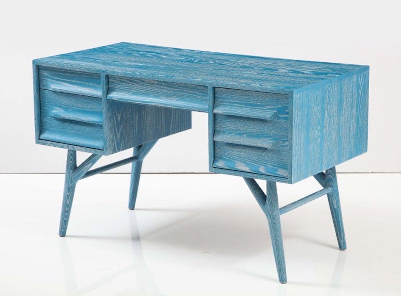 Französisch Blau Cerused Eiche Moderne Schreibtisch (Moderne der Mitte des Jahrhunderts) im Angebot