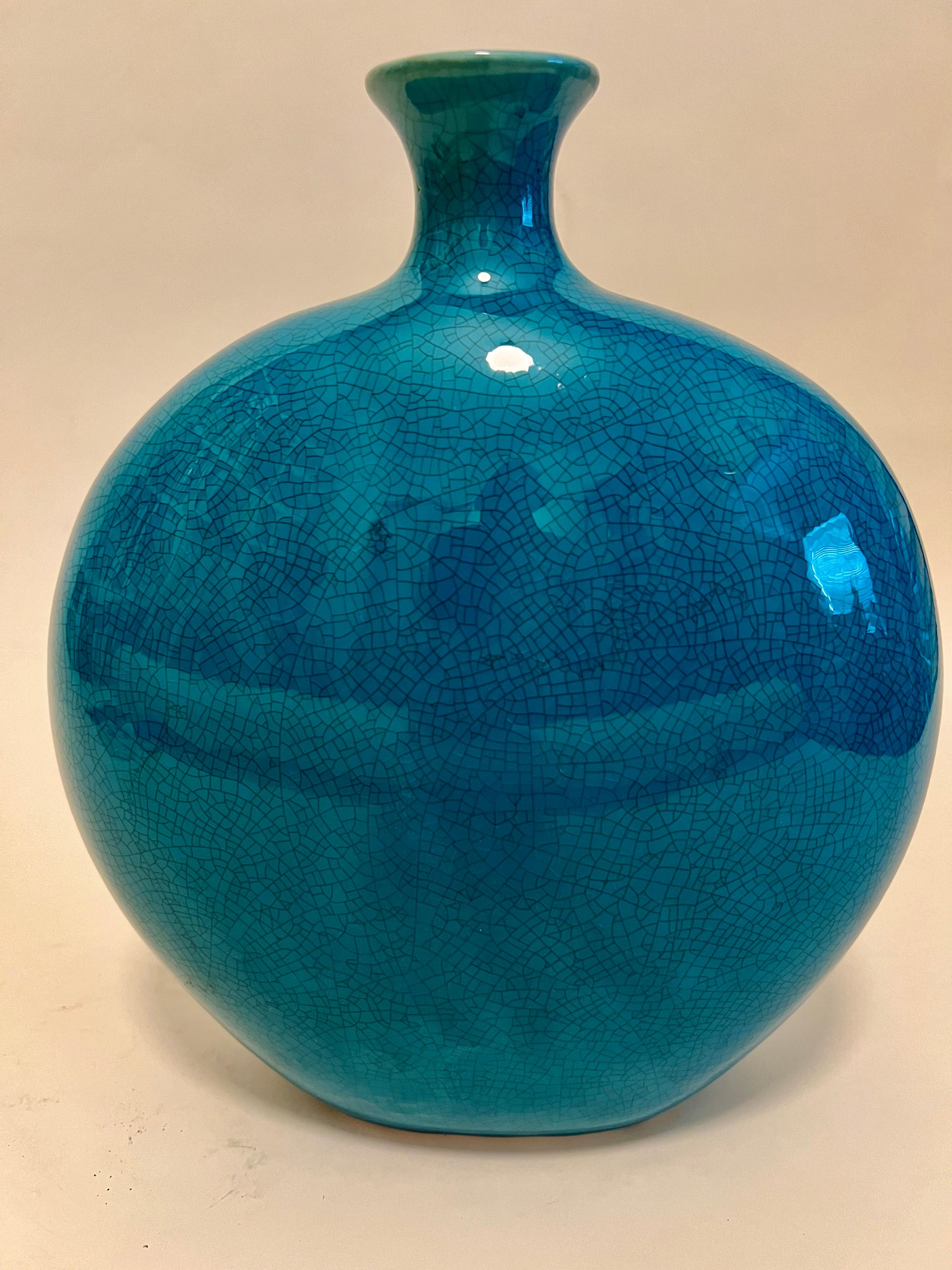 Mid-Century moderno Vaso a forma di fiasco in craquelure blu francese in vendita