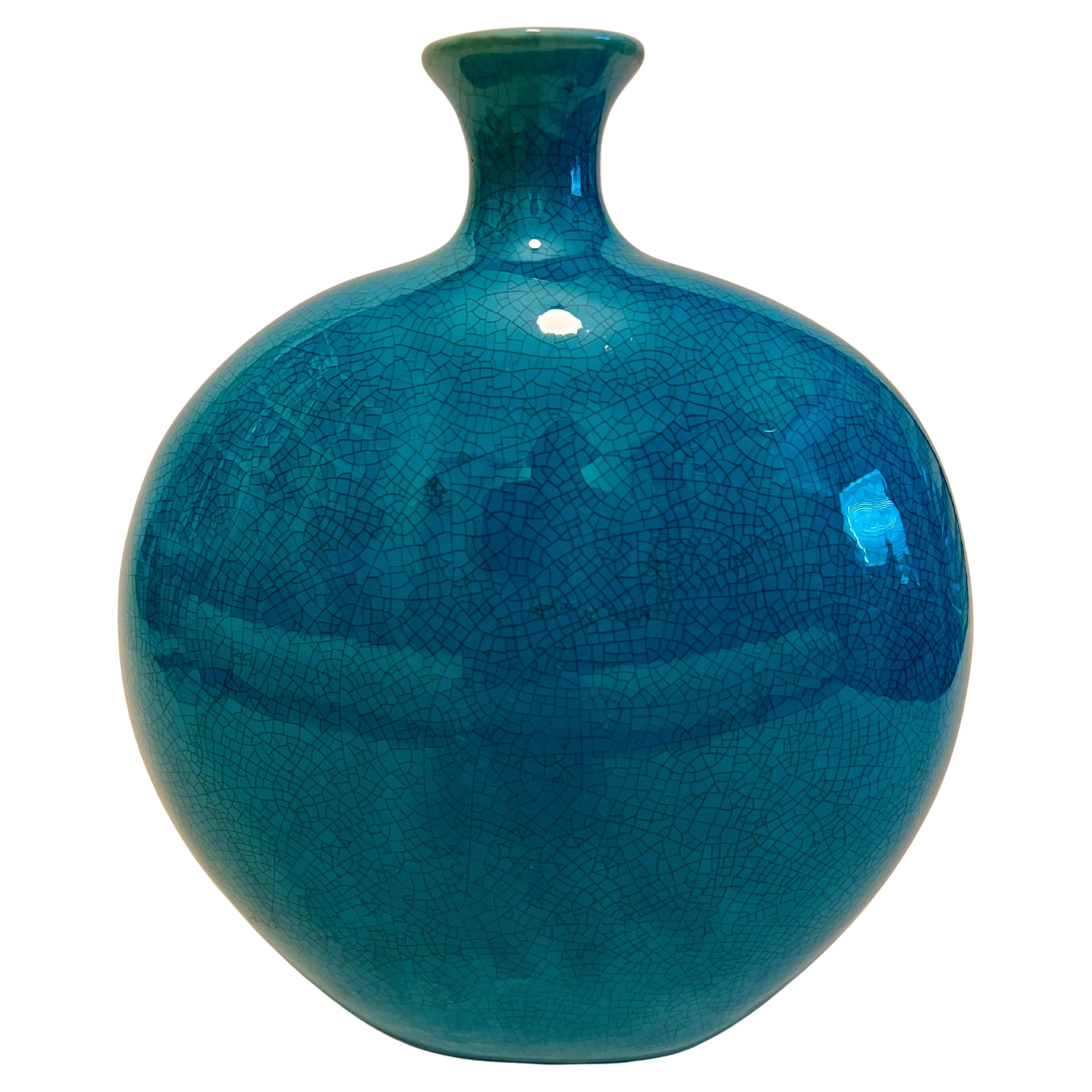 Vaso a forma di fiasco in craquelure blu francese in vendita