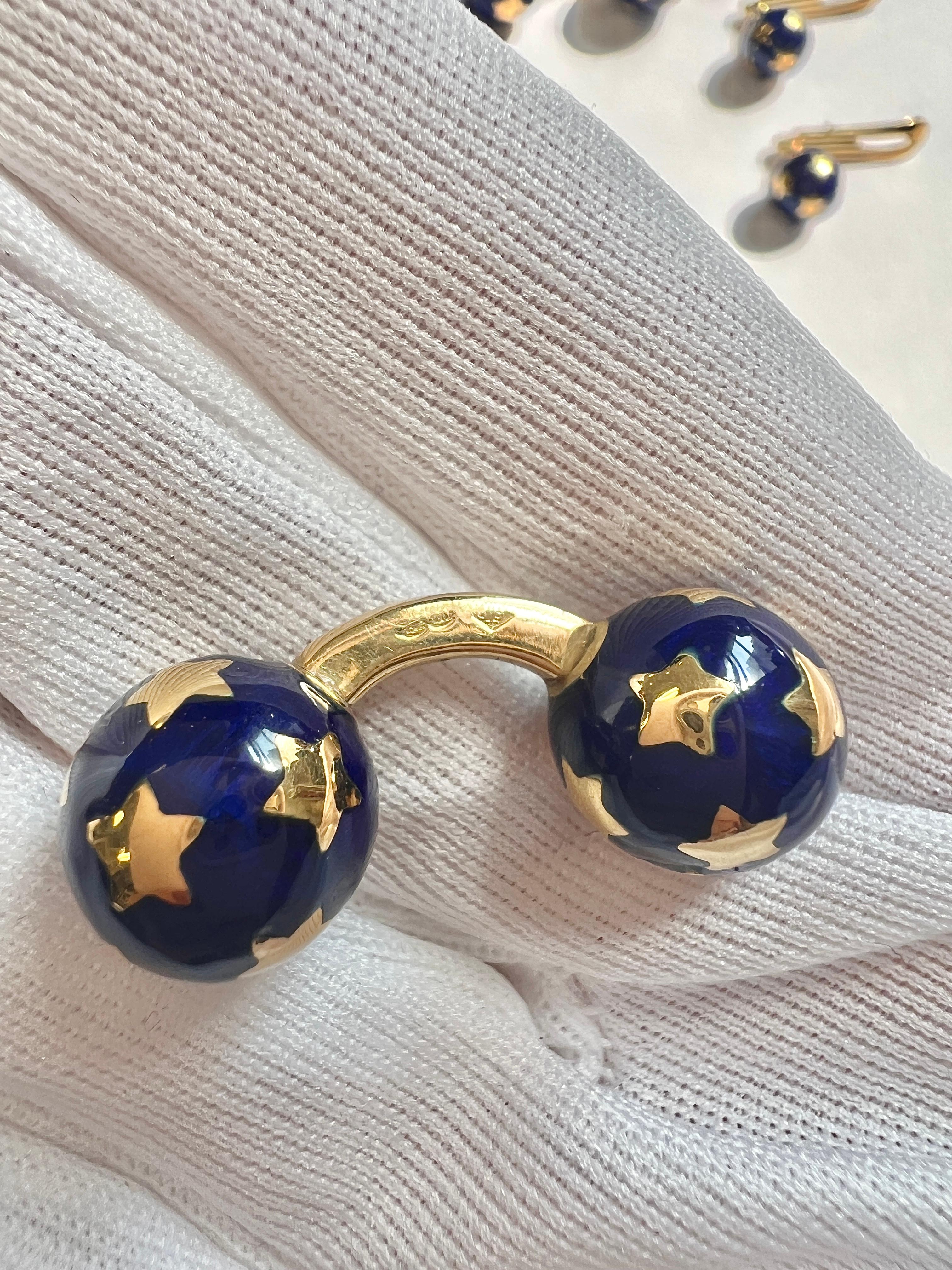 Gemelli da polso con borchie in oro giallo 18 carati con motivo a stella e smalto blu francese in vendita 1