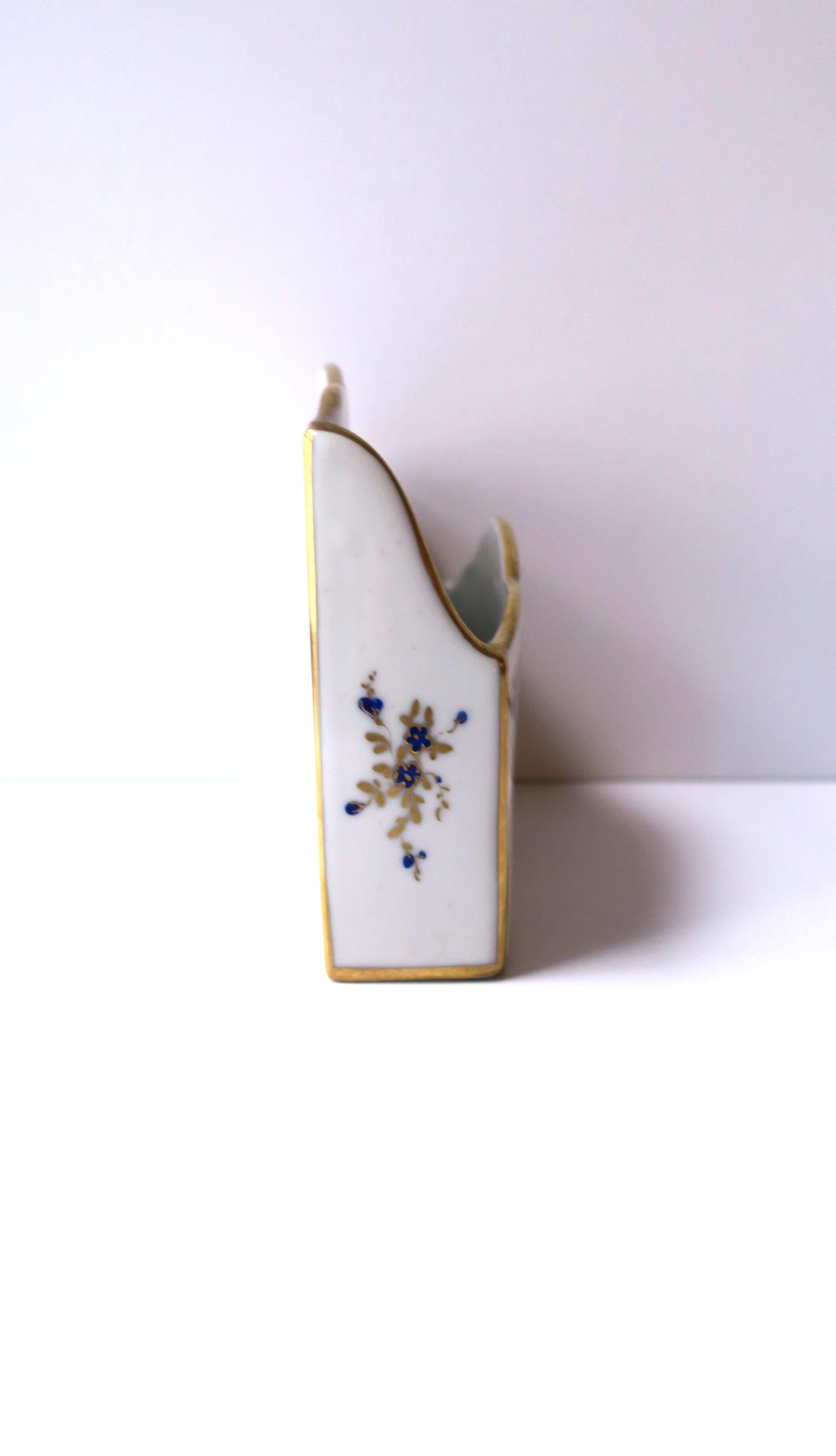 French Blue Gold and White Porcelain Desk Letter Mail Holder from Paris For Sale 5