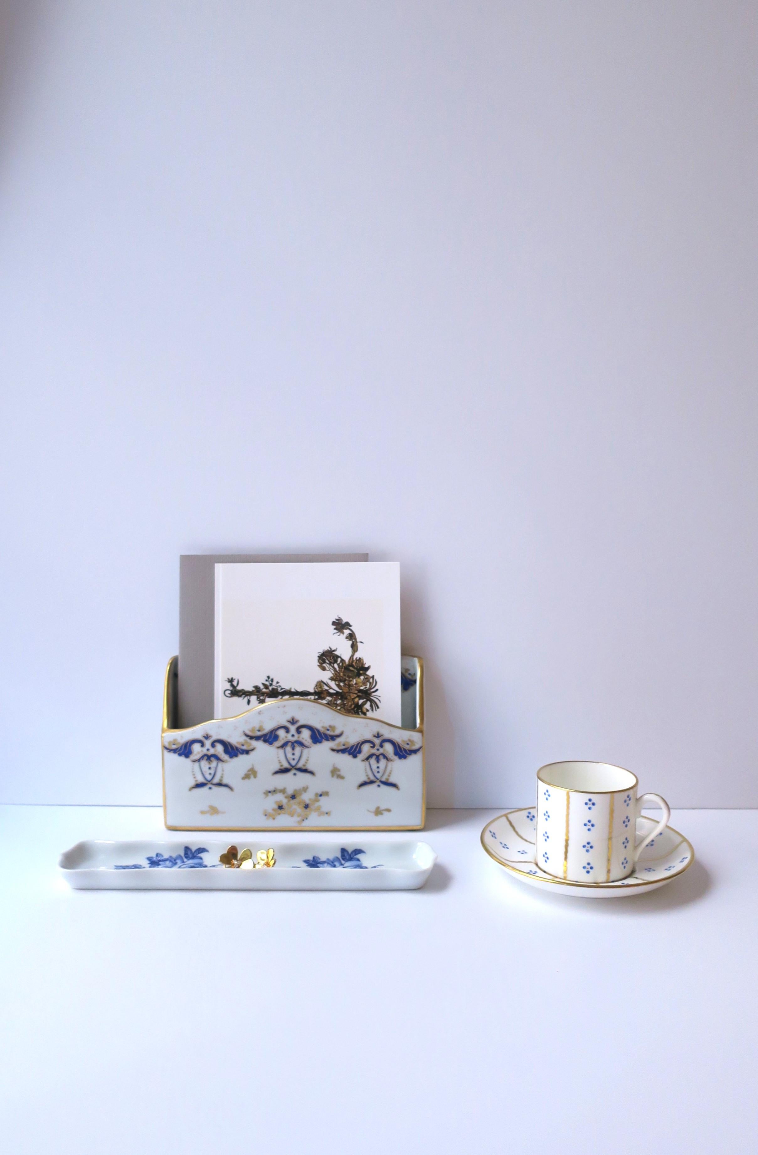 20th Century French Blue Gold and White Porcelain Desk Letter Mail Holder from Paris For Sale
