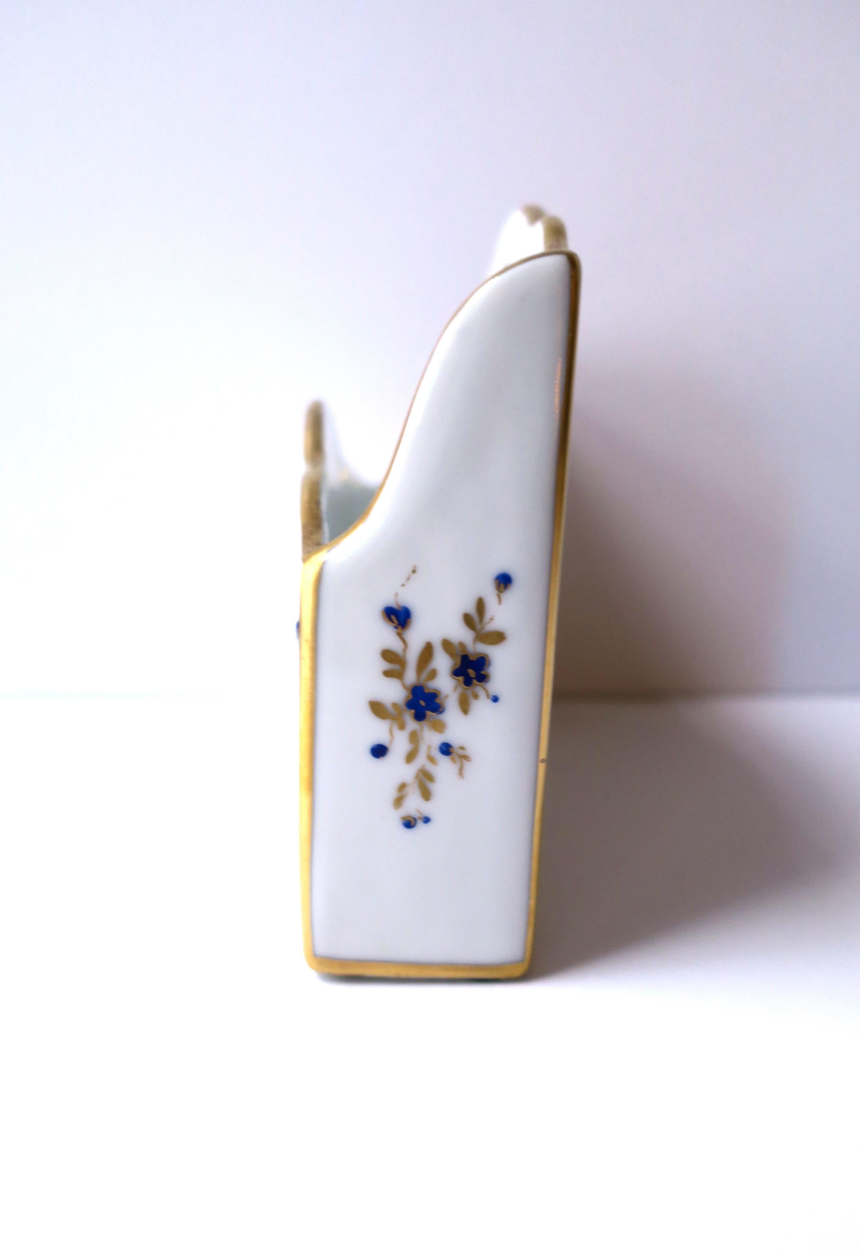 French Blue Gold and White Porcelain Desk Letter Mail Holder from Paris For Sale 3