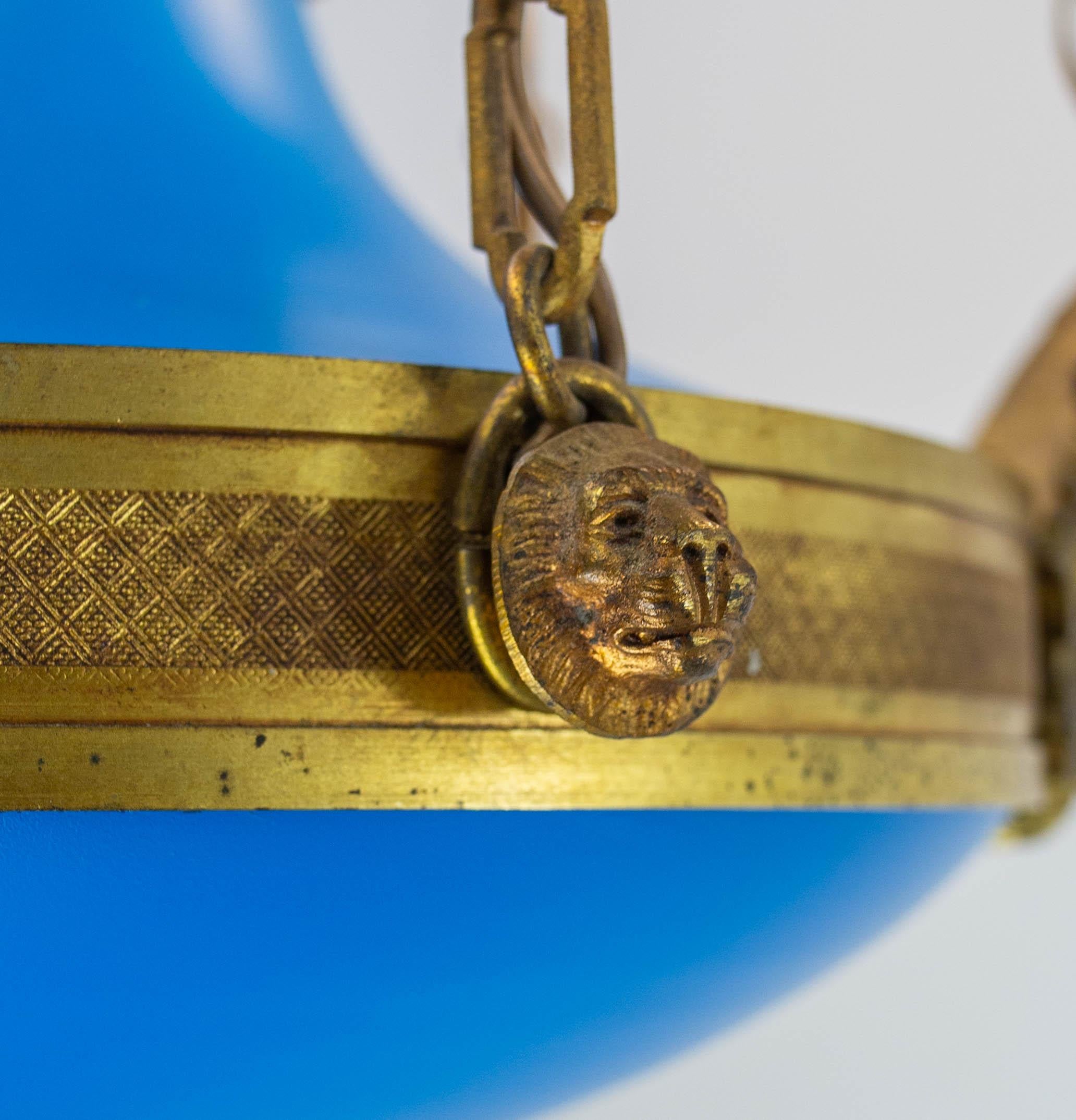 Colgante de techo de metal y latón azul francés estilo Napoleón III, hacia 1960 en venta 3