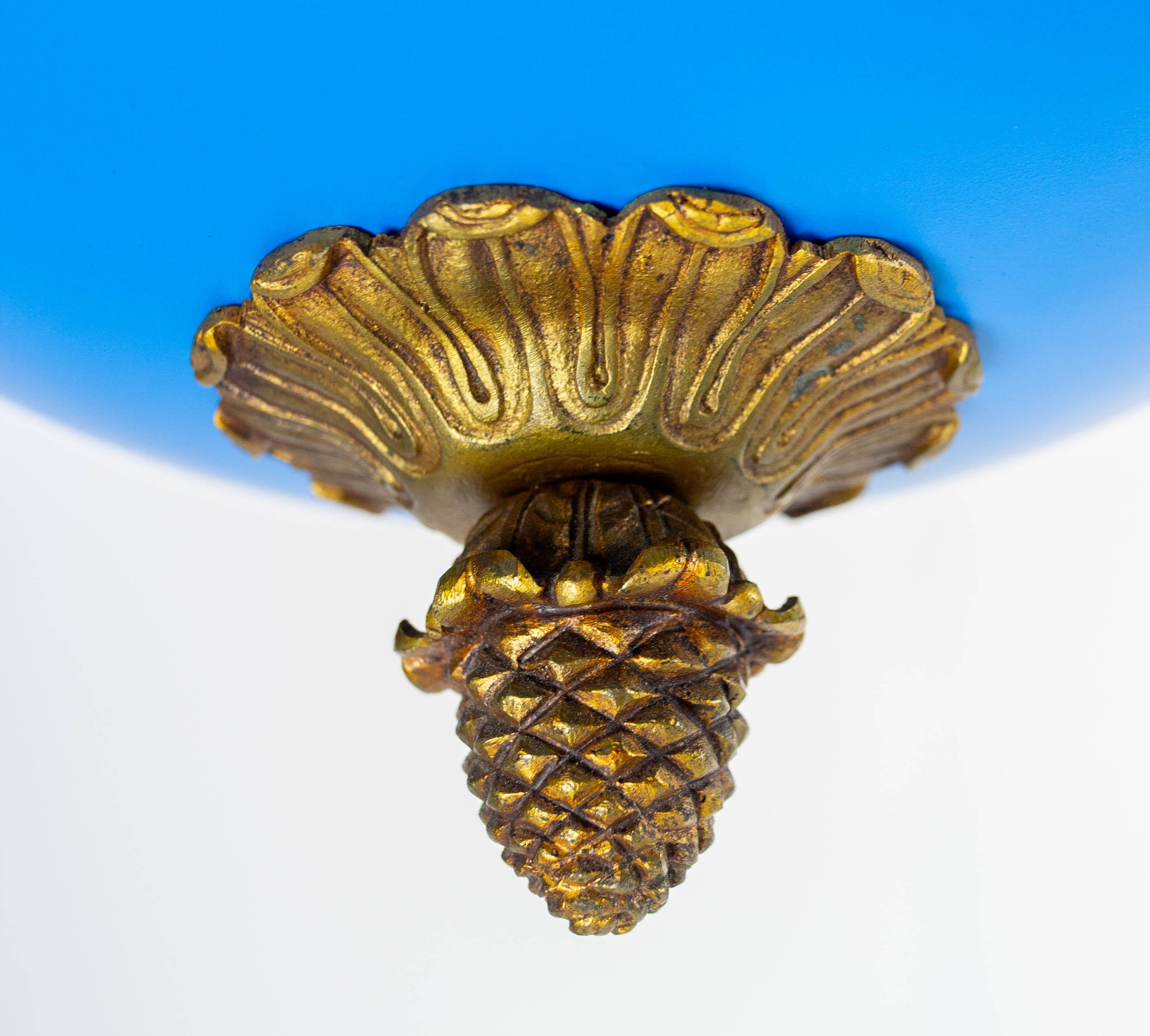 Colgante de techo de metal y latón azul francés estilo Napoleón III, hacia 1960 en venta 4