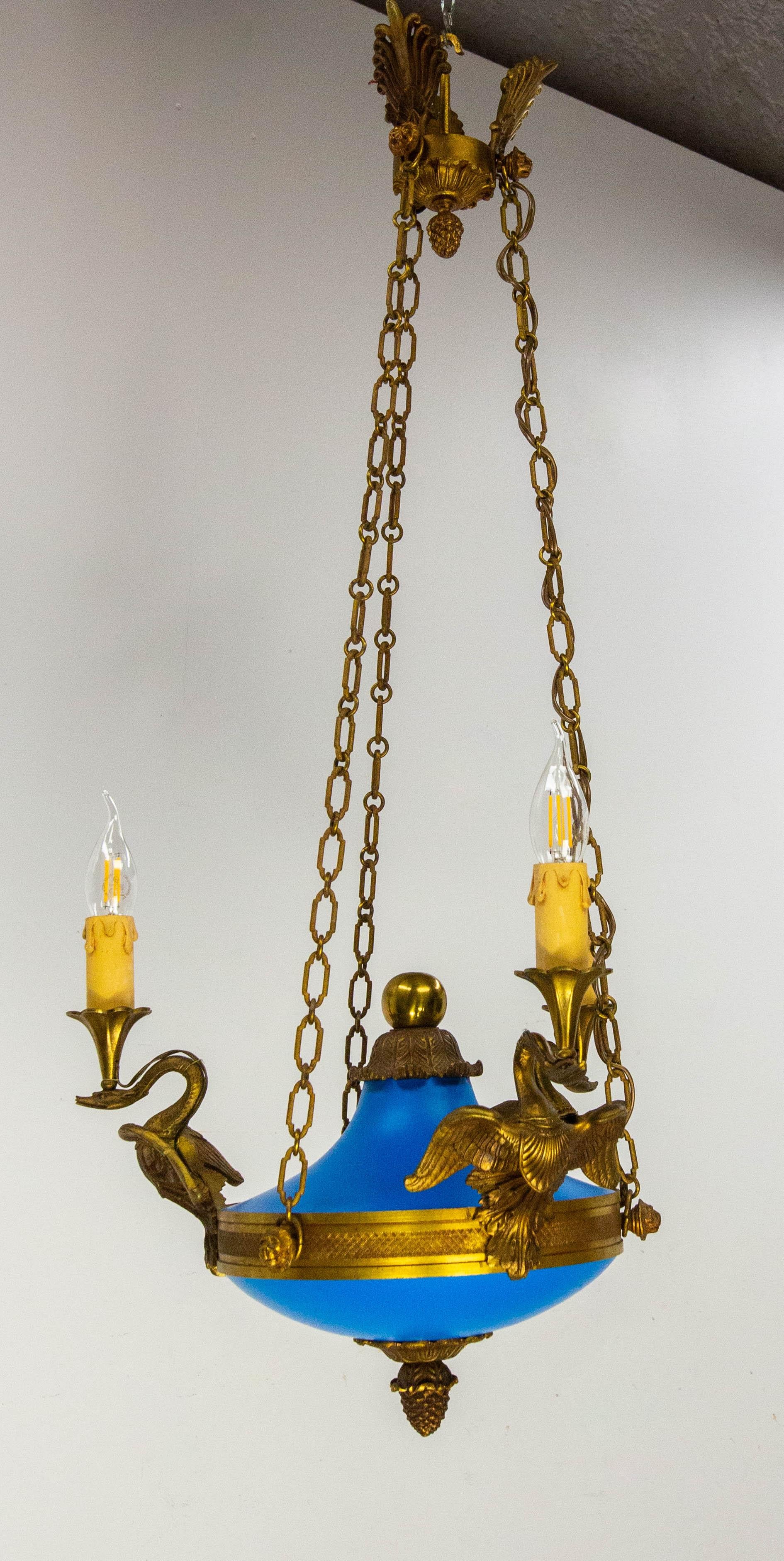 Colgante de techo de metal y latón azul francés estilo Napoleón III, hacia 1960 en venta 10