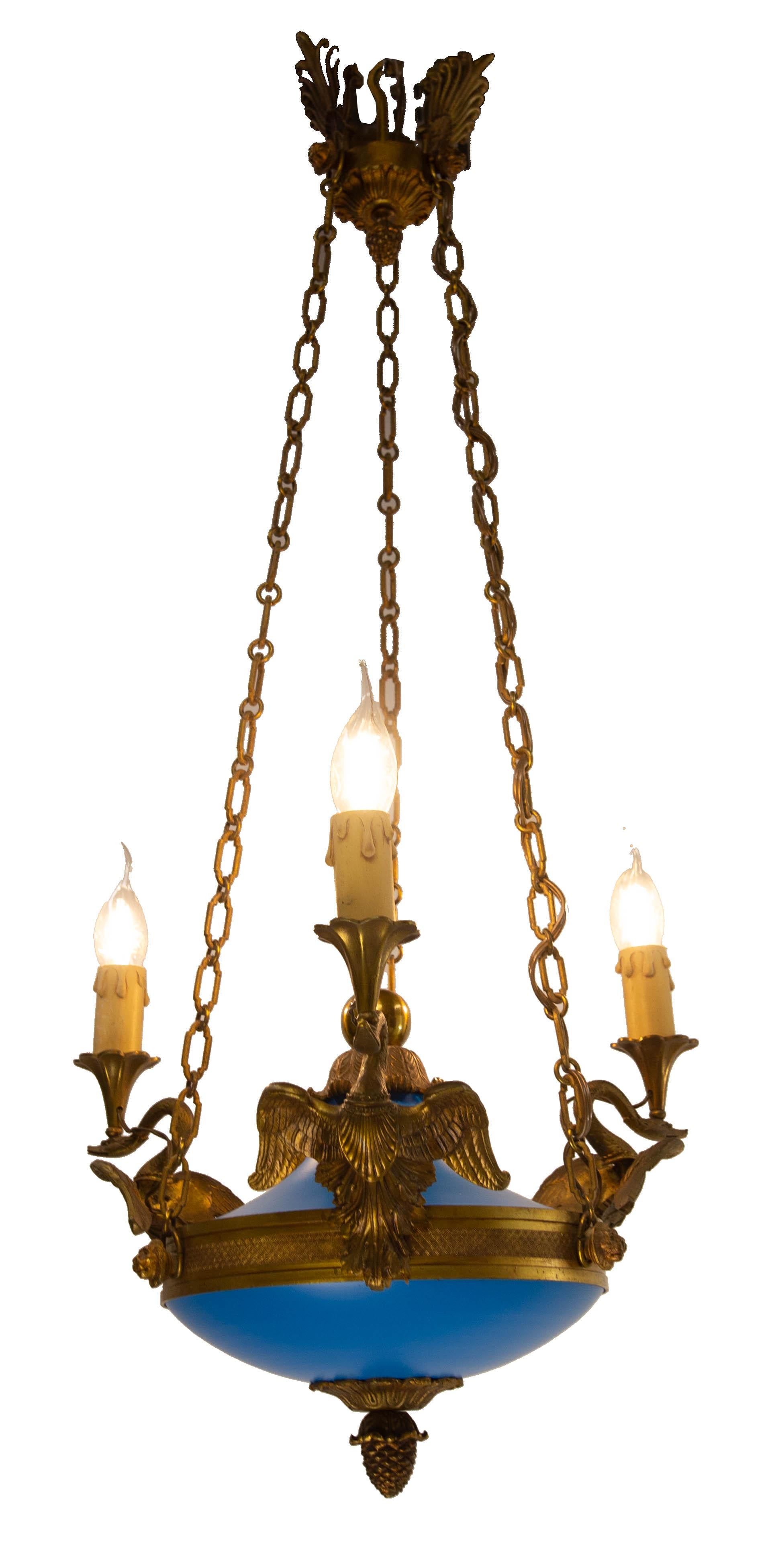 Colgante de techo de metal y latón azul francés estilo Napoleón III, hacia 1960 Moderno de mediados de siglo en venta