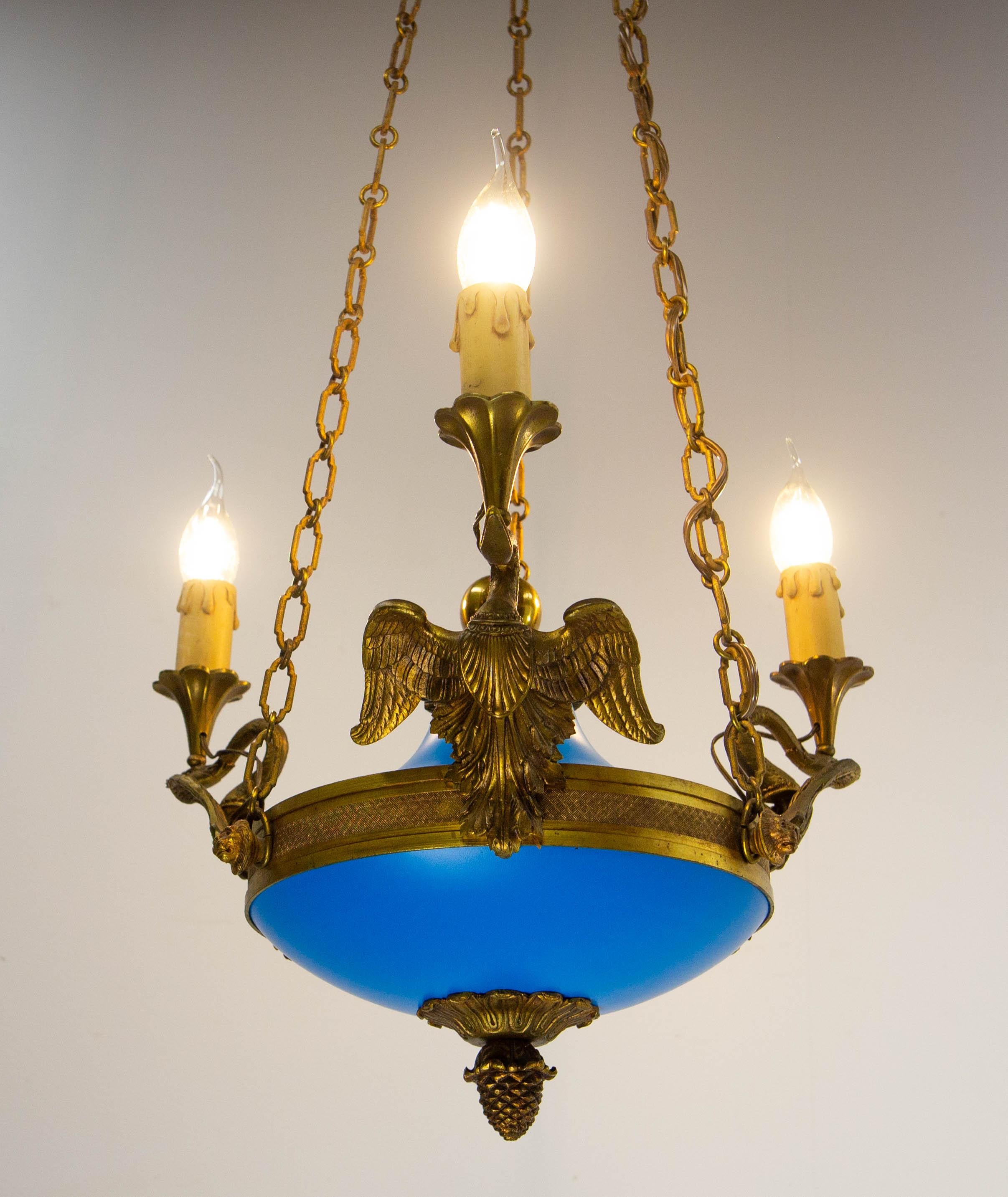 Colgante de techo de metal y latón azul francés estilo Napoleón III, hacia 1960 Francés en venta