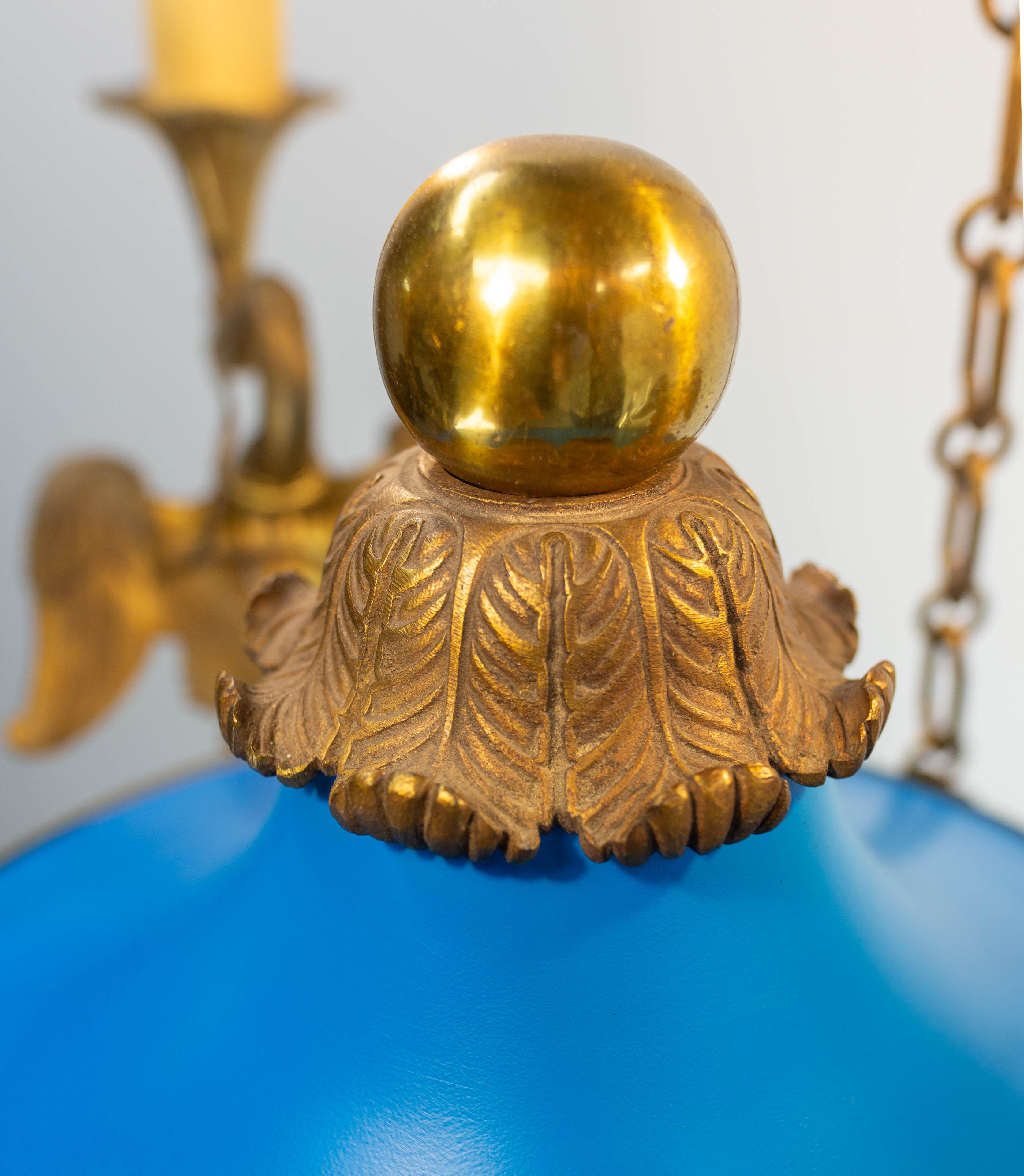 Colgante de techo de metal y latón azul francés estilo Napoleón III, hacia 1960 en venta 2