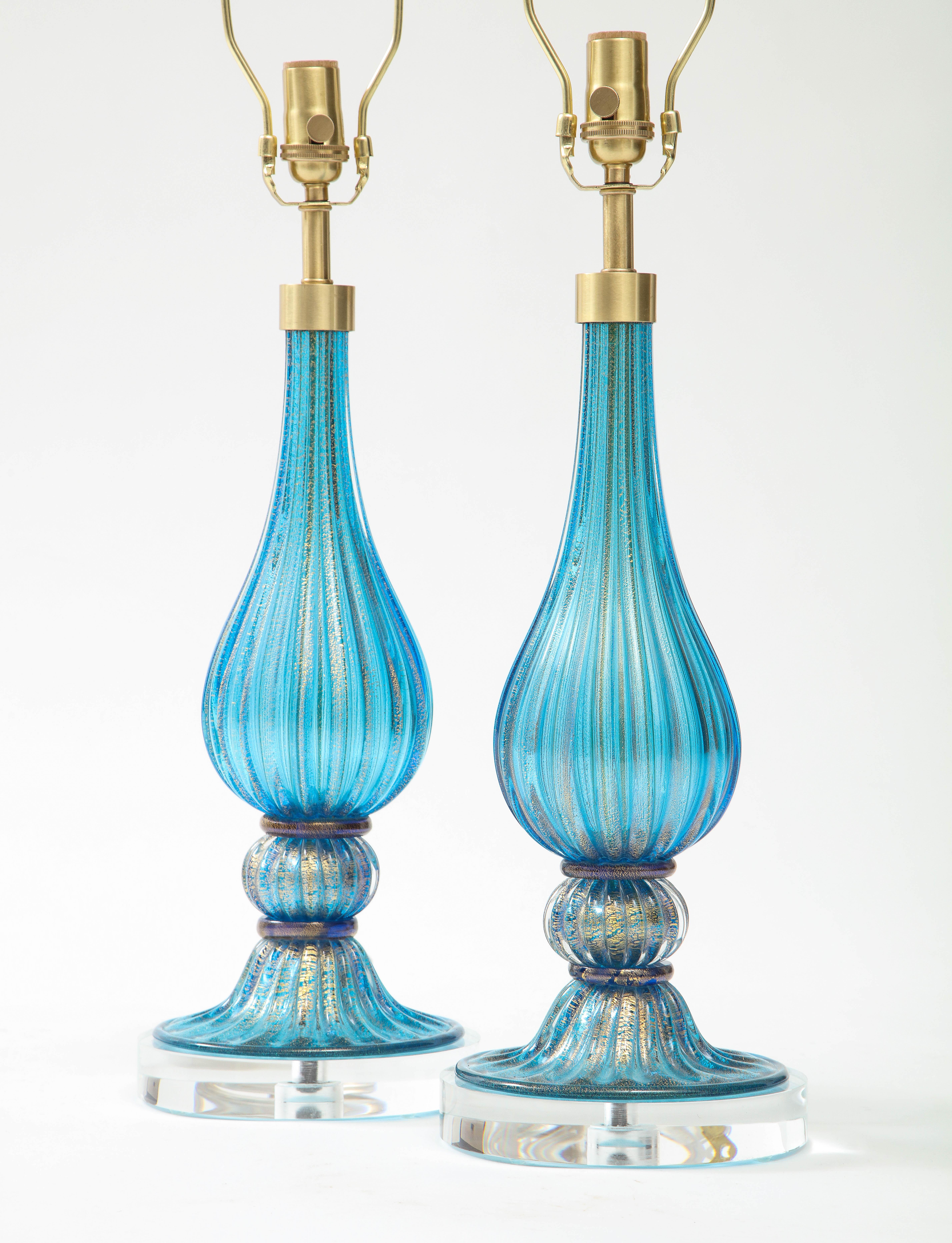 italien Lampes en verre de Murano bleu français en vente