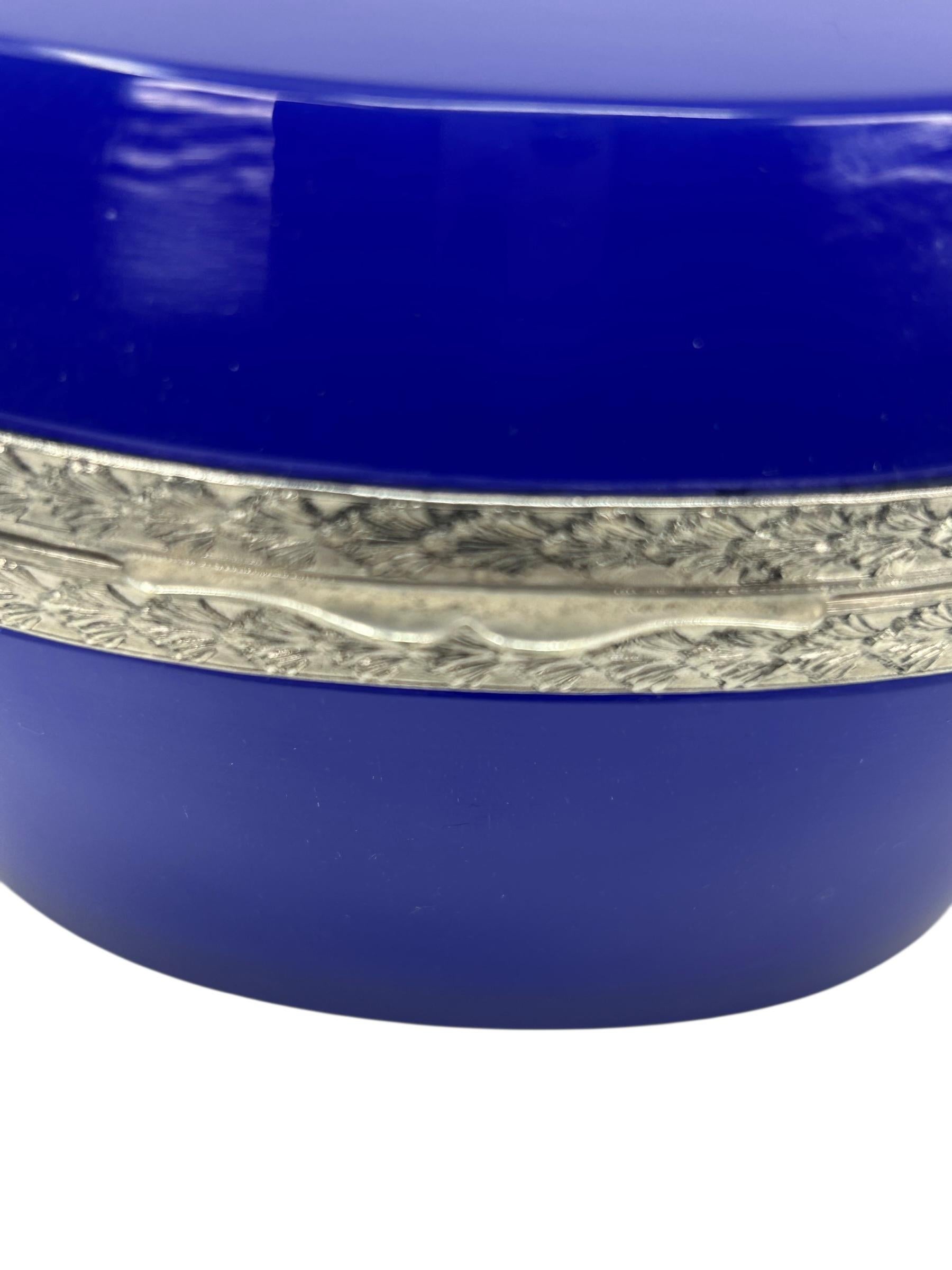 Scatola French Opaline blu con supporti in argento In condizioni buone in vendita a Chapel Hill, NC