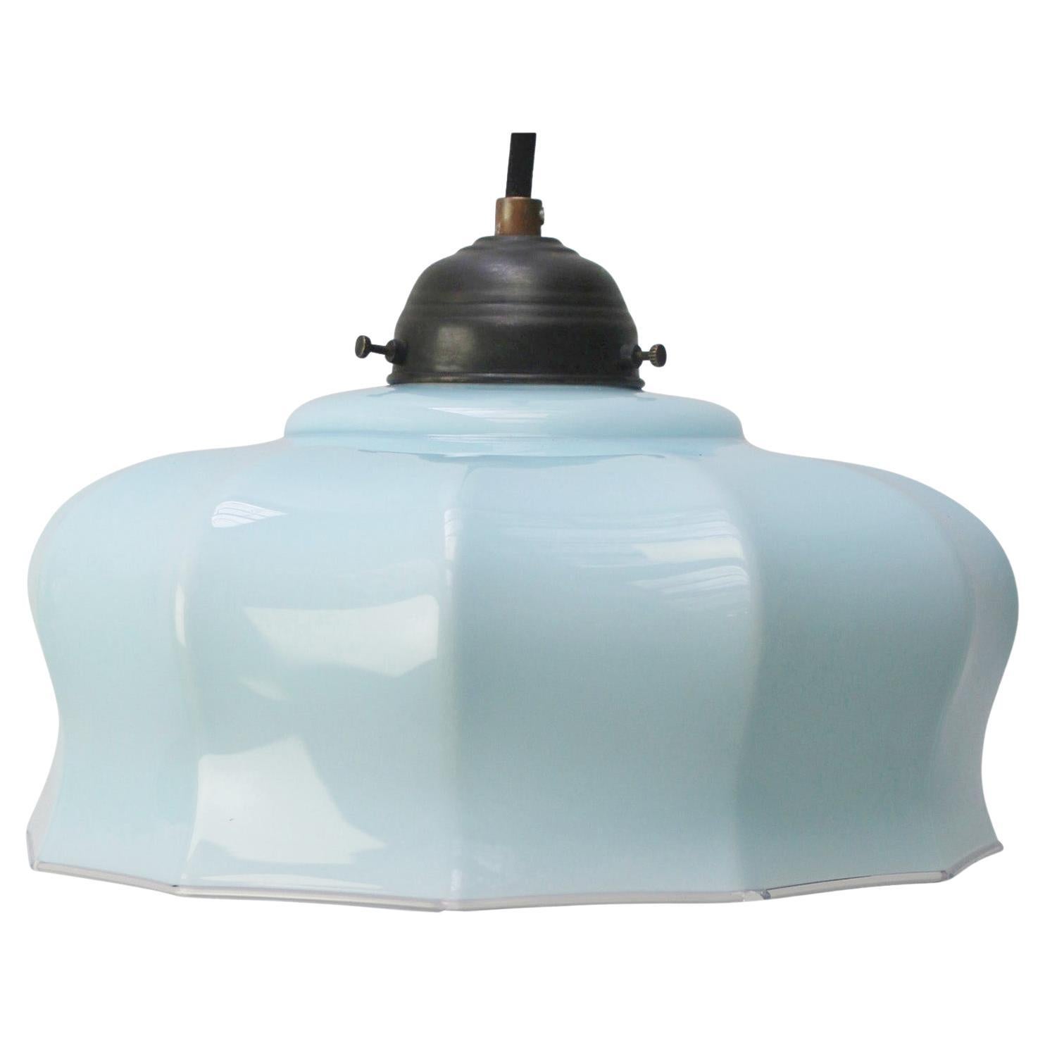 Suspension en laiton avec verre opalin bleu French Opaline