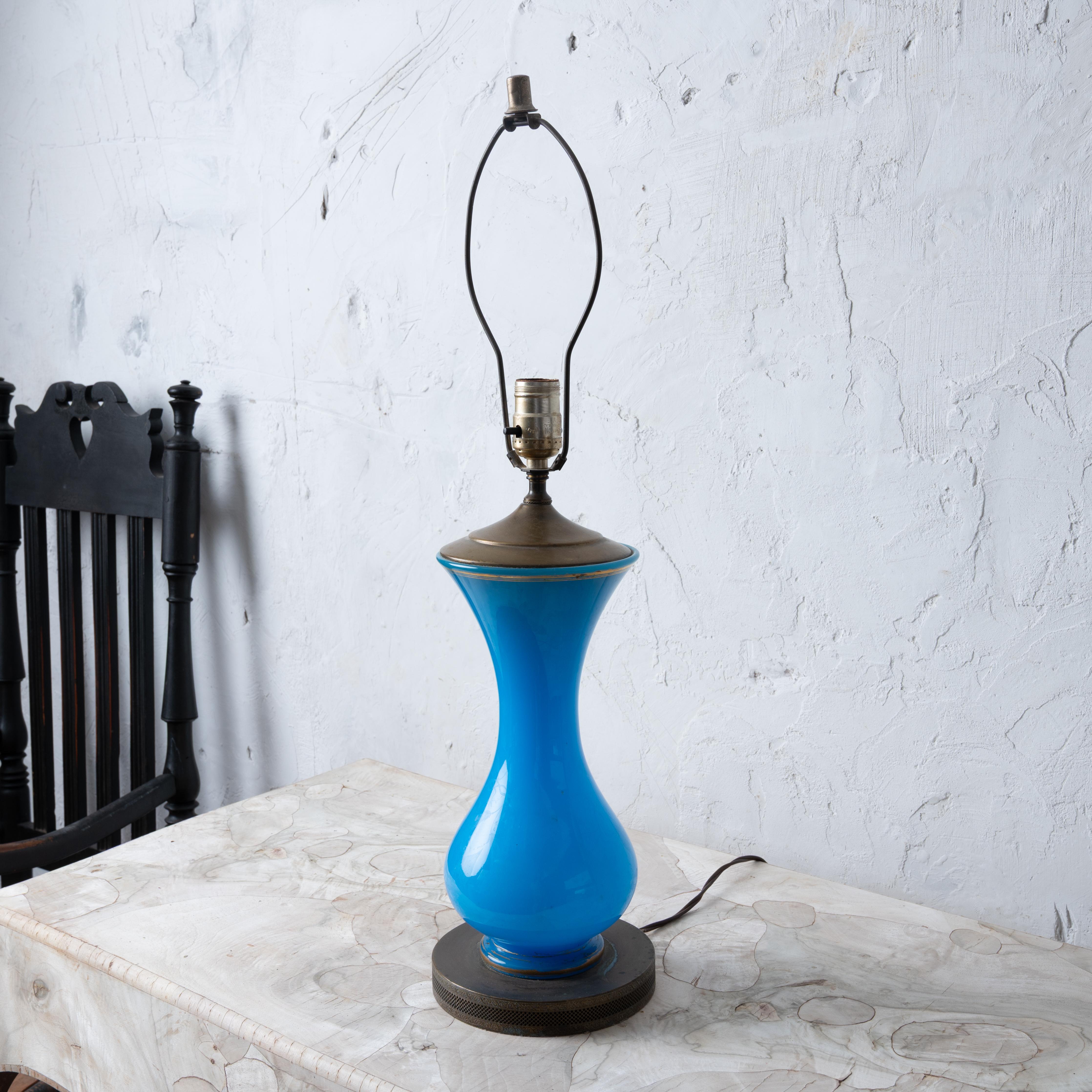 French Blue Opaline Glas Lampe (Französisch) im Angebot