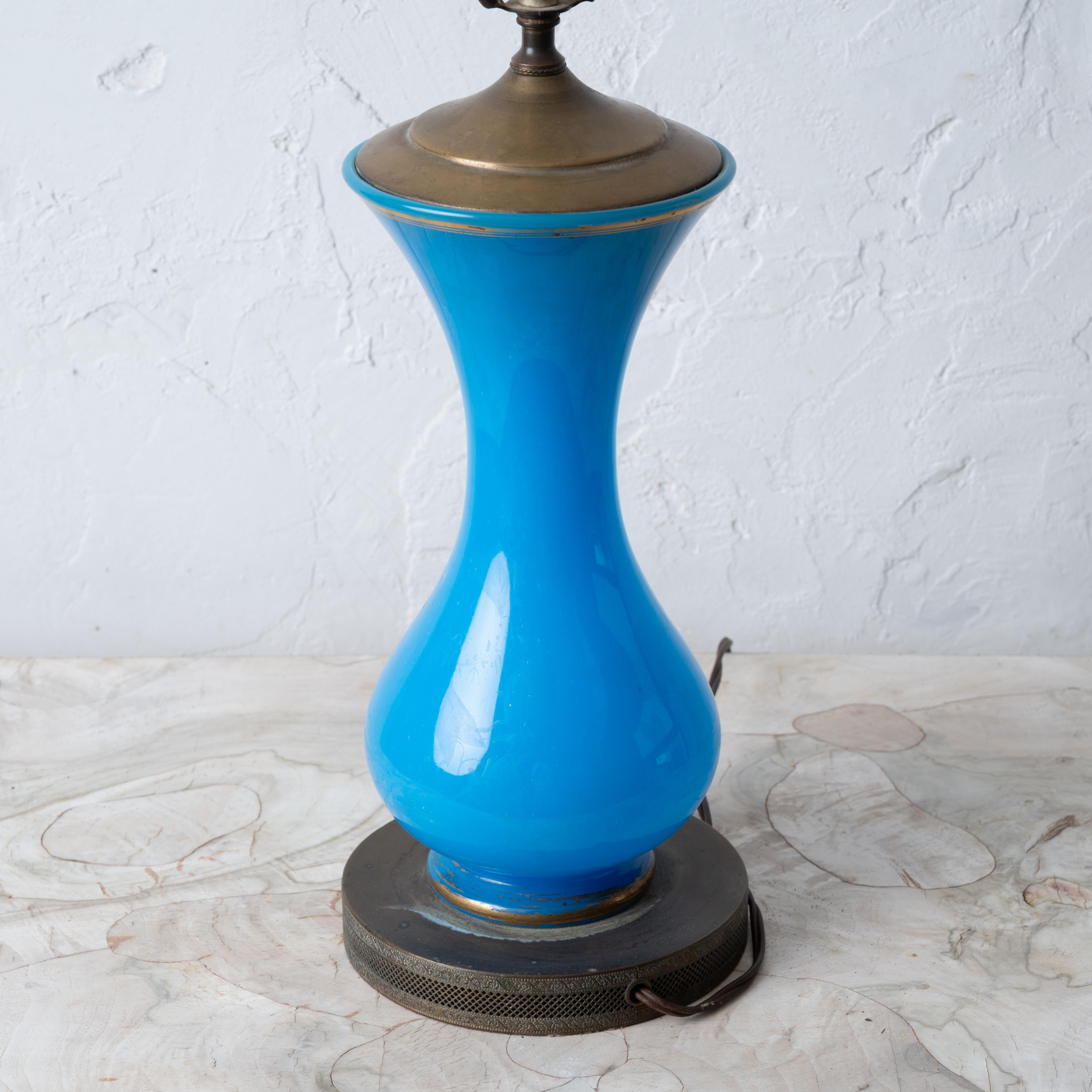 French Blue Opaline Glas Lampe im Angebot 2
