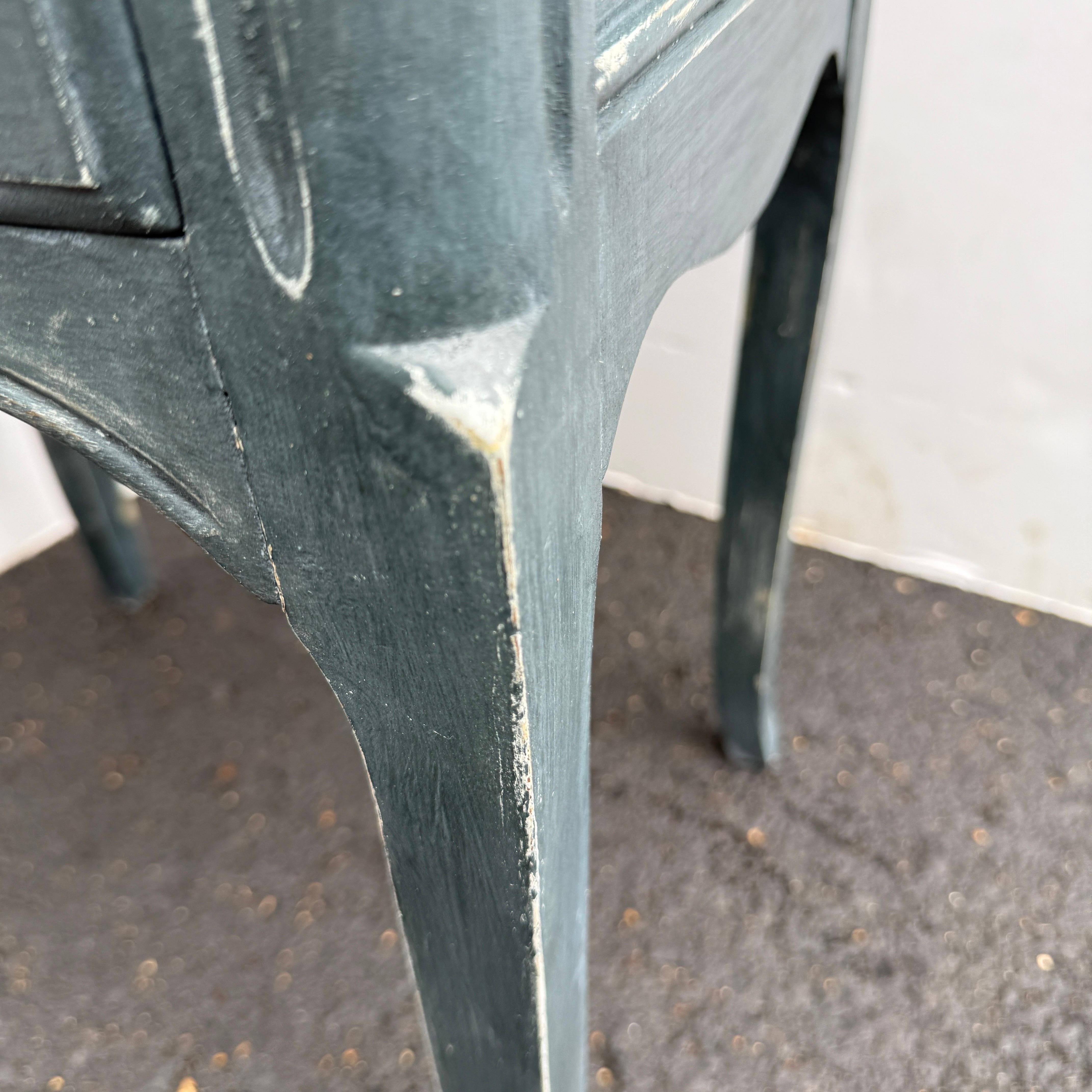 French Blue Painted Bedside Nightstand End Table In Good Condition For Sale In Haddonfield, NJ