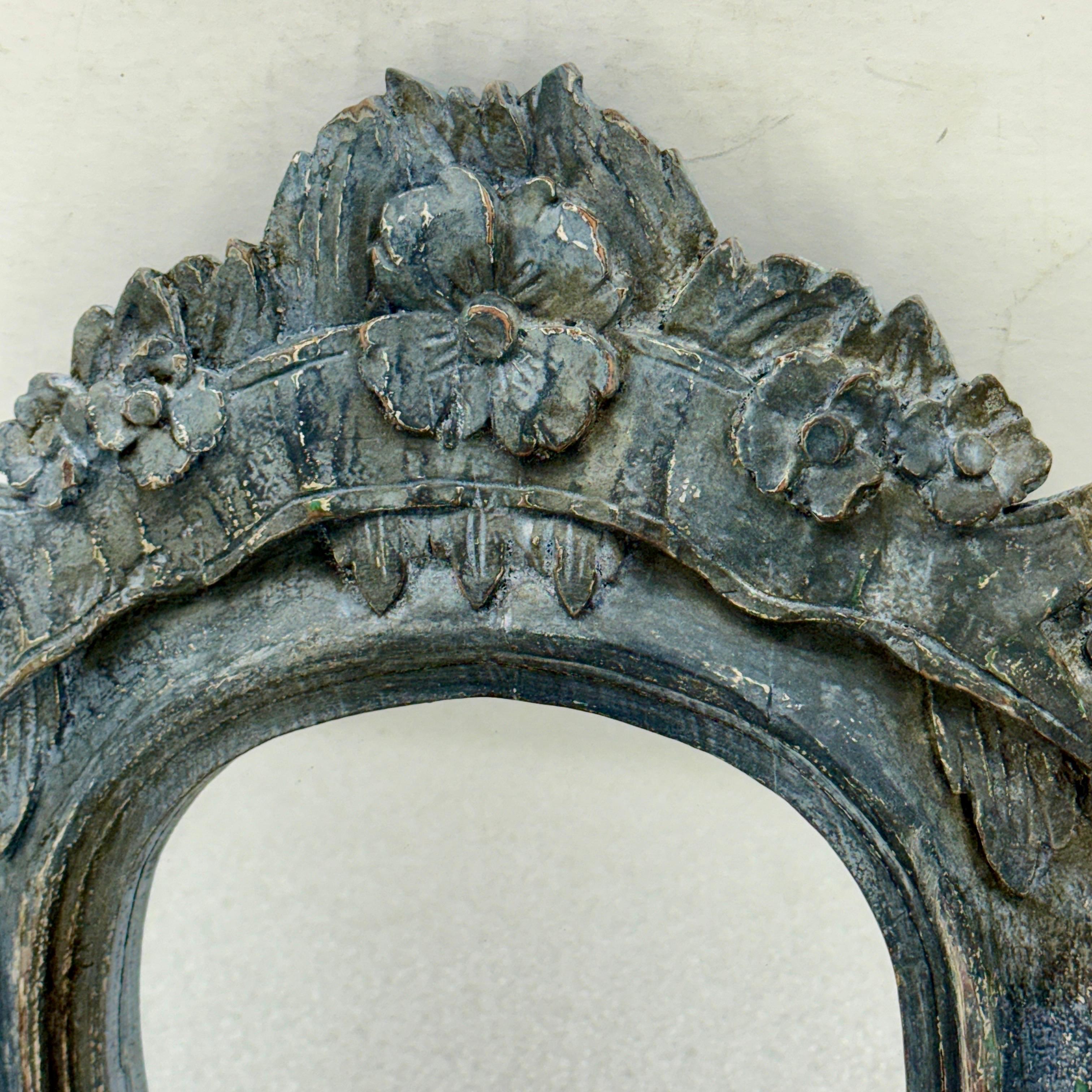 Francese Specchio da parete in legno French Rococo dipinto di blu in vendita