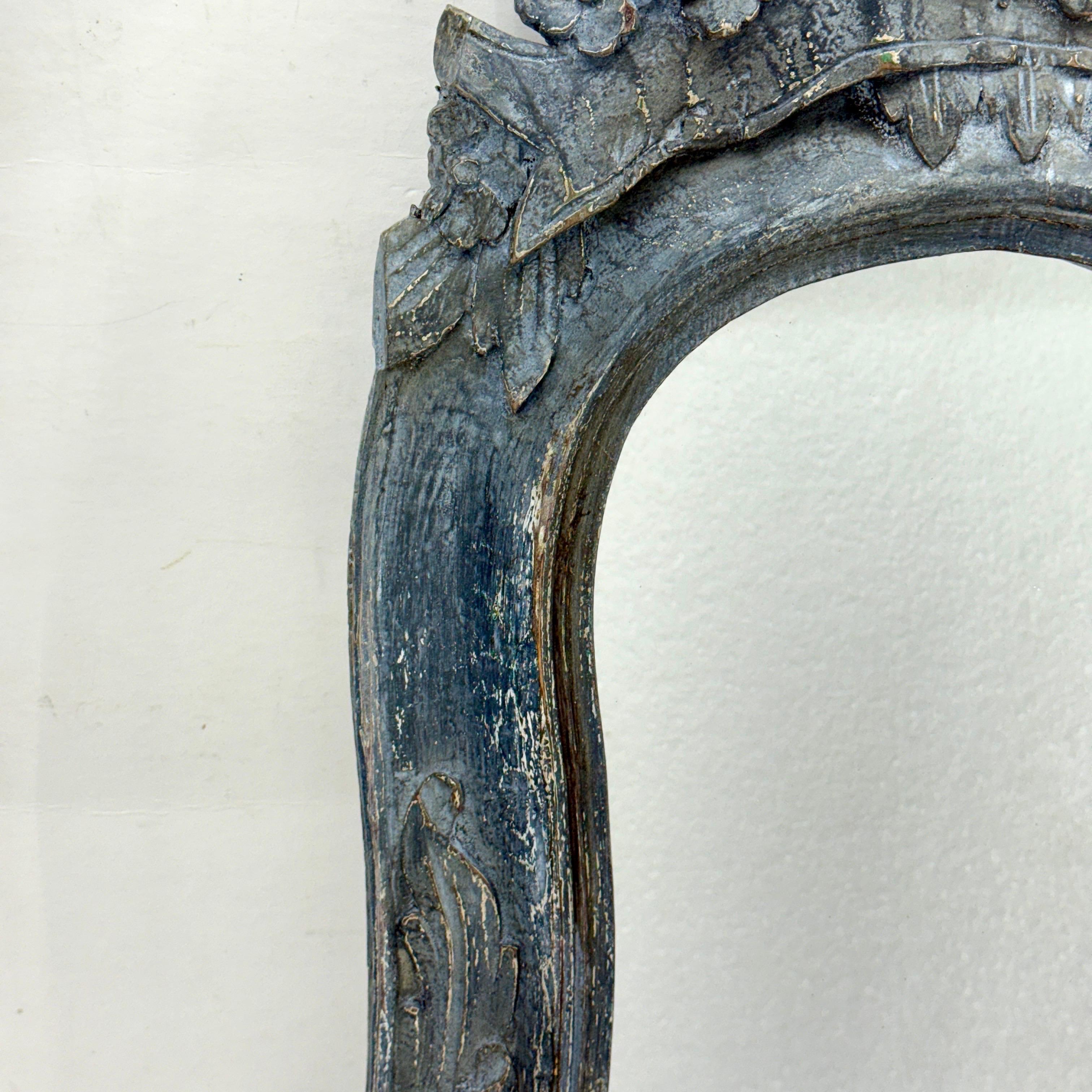 Intagliato a mano Specchio da parete in legno French Rococo dipinto di blu in vendita