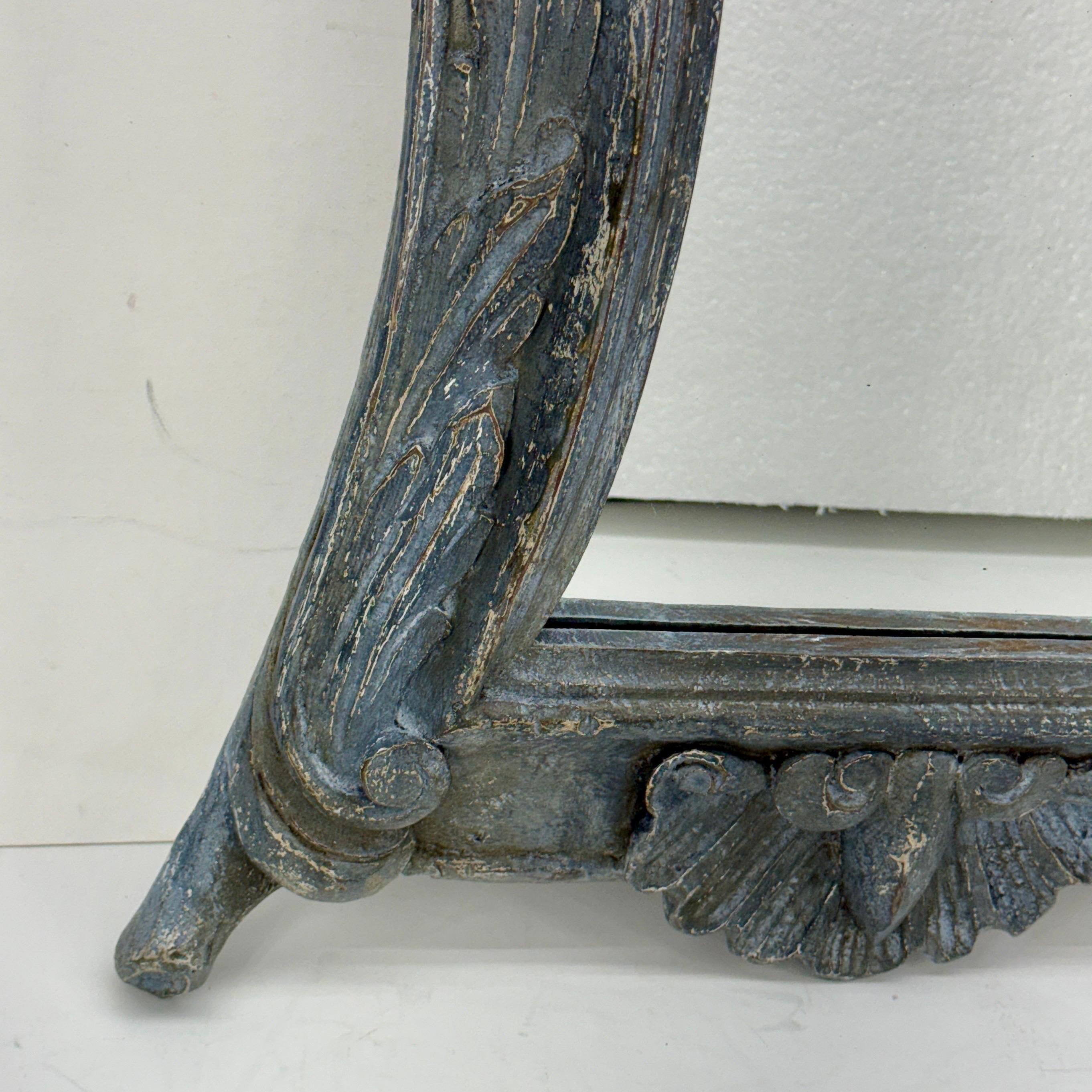 XIX secolo Specchio da parete in legno French Rococo dipinto di blu in vendita