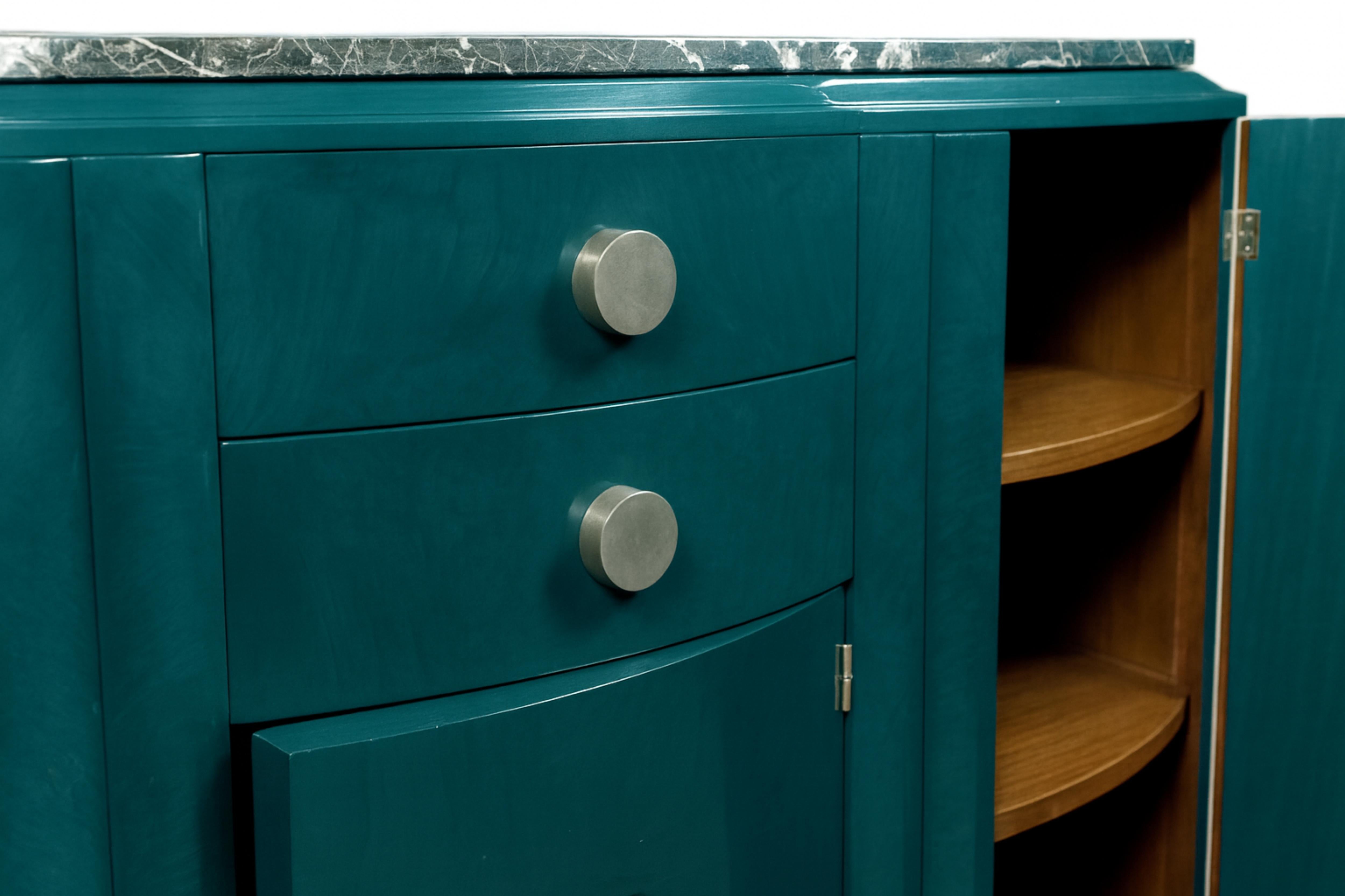 Französisch Blau Pfau Kredenz mit Spiegel Art Deco, 20. Jahrhundert (Art déco) im Angebot