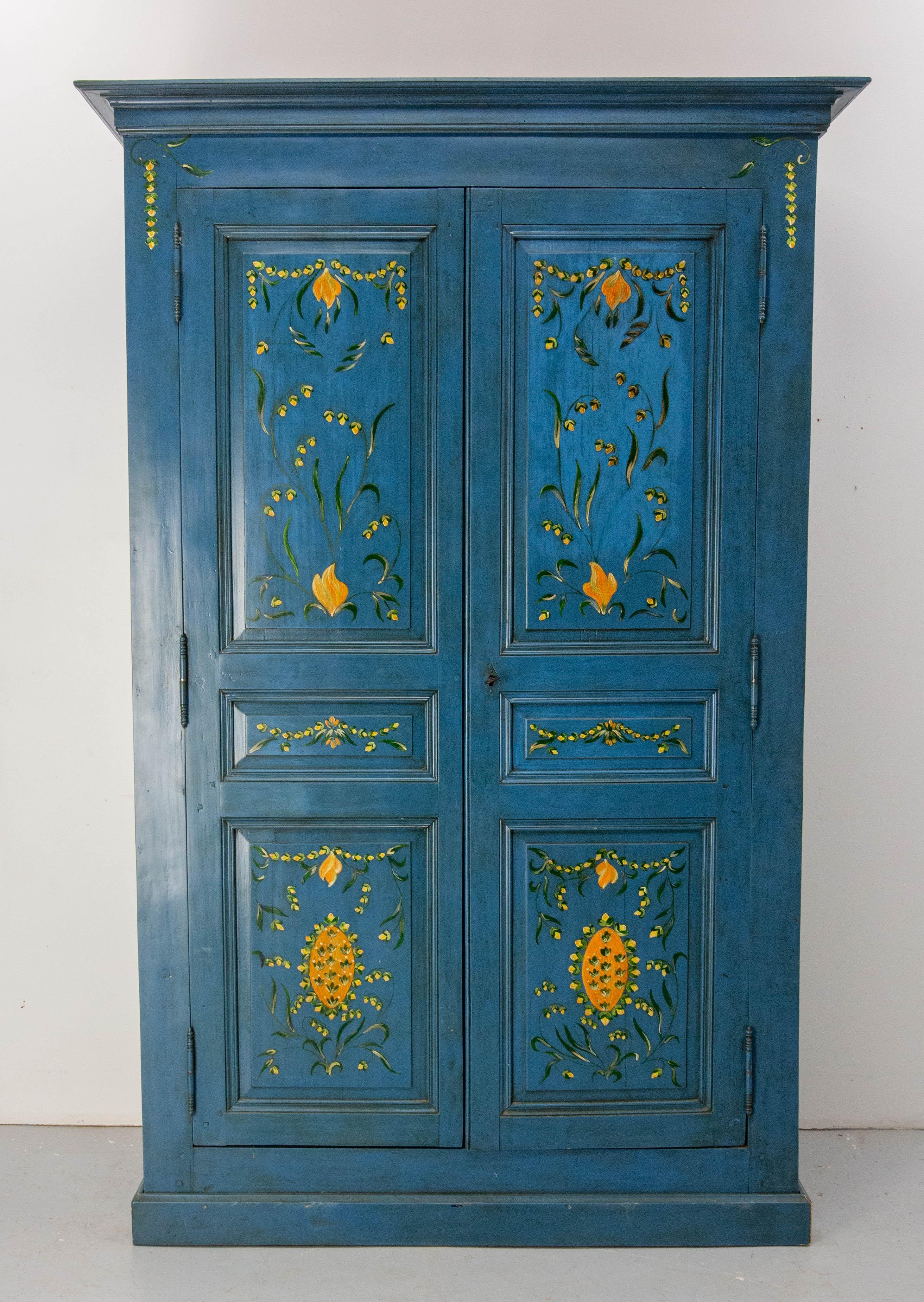 French Armoire all blue painted and patinated with green and yellow floral decoration.
Two doors with one key. Four shelves and two little drawers.
Massive wood.
Made circa 1900. Decorated circa 1980
Good condition, with nice patina

Shipping:
54 /