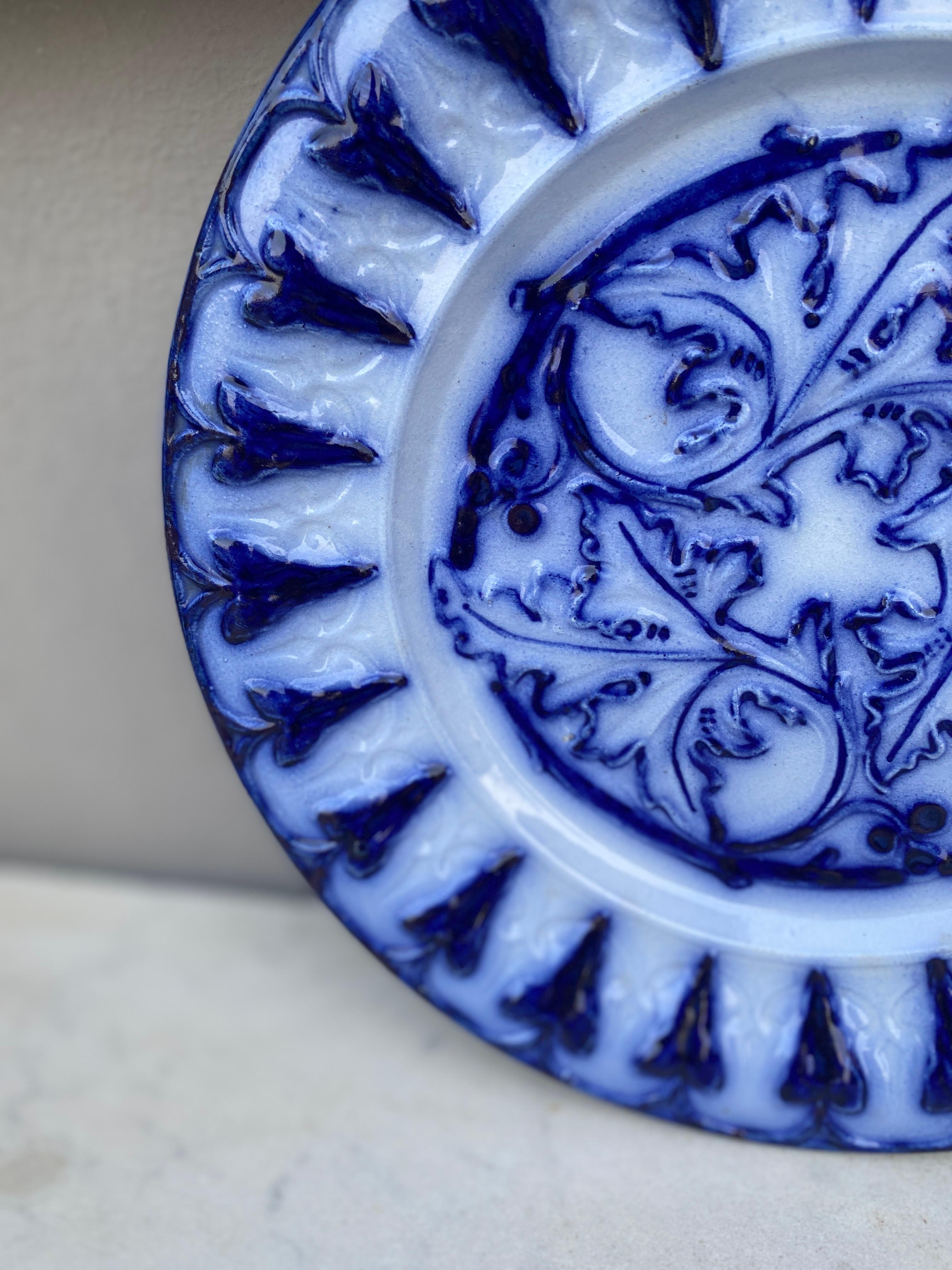 French blue & white Majolica acanthus leaves plate, circa 1880.